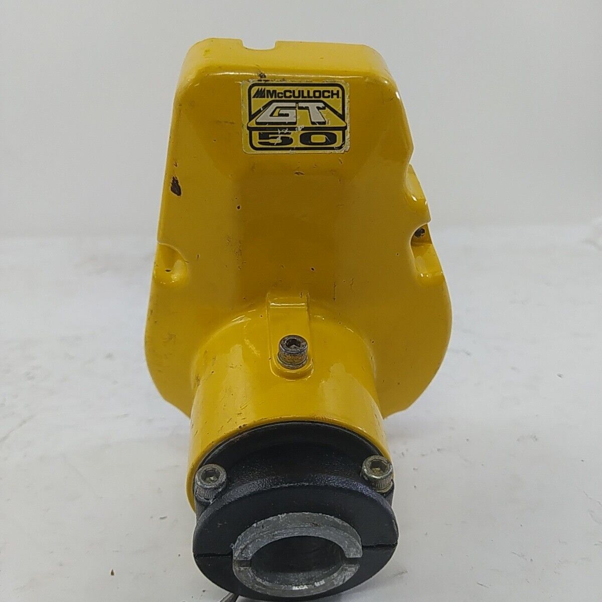 Ricambio SUPPORTO CAMPANA FRIZIONE usato DECESPUGLIATORE MCCULLOCH GT 50