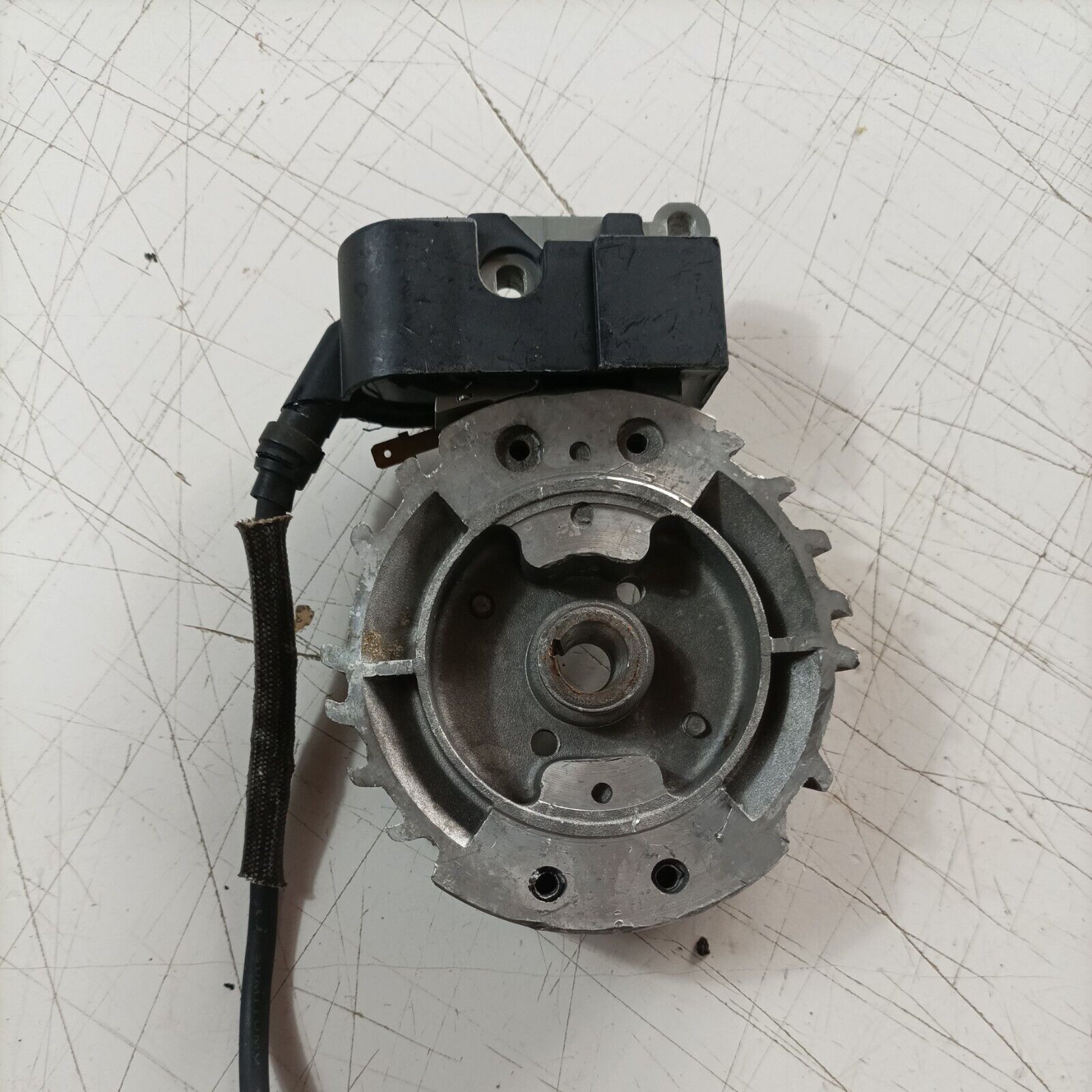 BOBINA E VOLANO avviamento PER MOTOSEGA 5200 4500 5800 58cc 45cc 52cc usato
