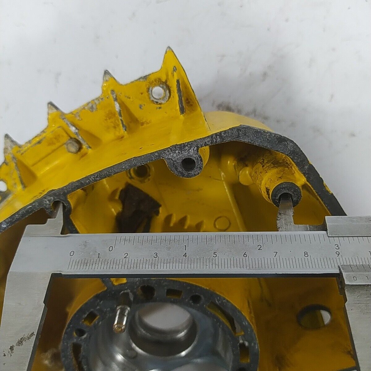 ricambio CARTER BASAMENTO ALBERO MOTORE lato frizione motosega ALPINA p 70 usati