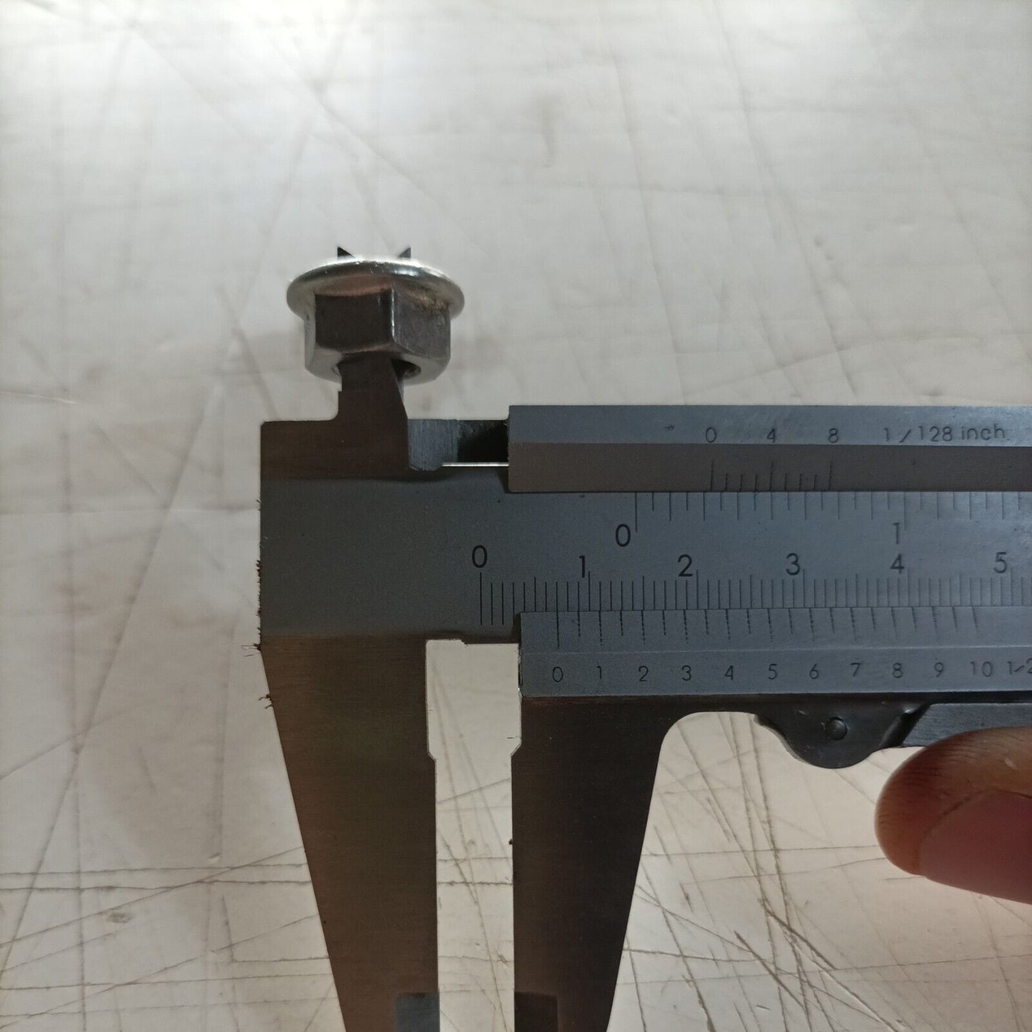vite dado VOLANO E FERMO PARAOLIO PER MOTOSEGA STIHL MS 170 180 018 017 usato