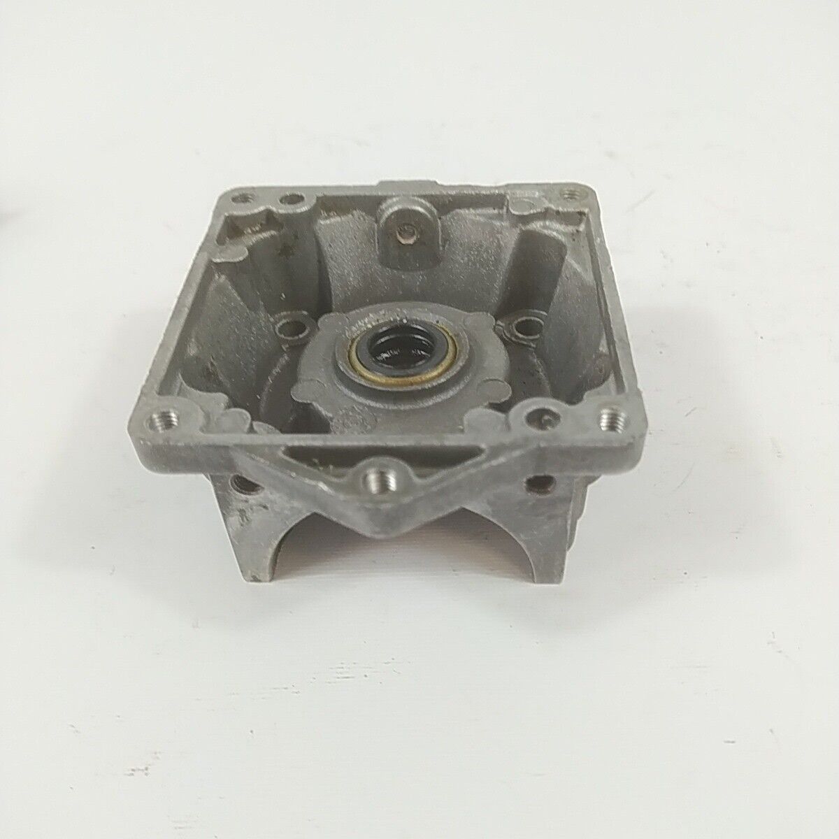 Ricambio CARTER BASAMENTO CILINDRO usato per decespugliatore OLEO MAC DYNAMAC