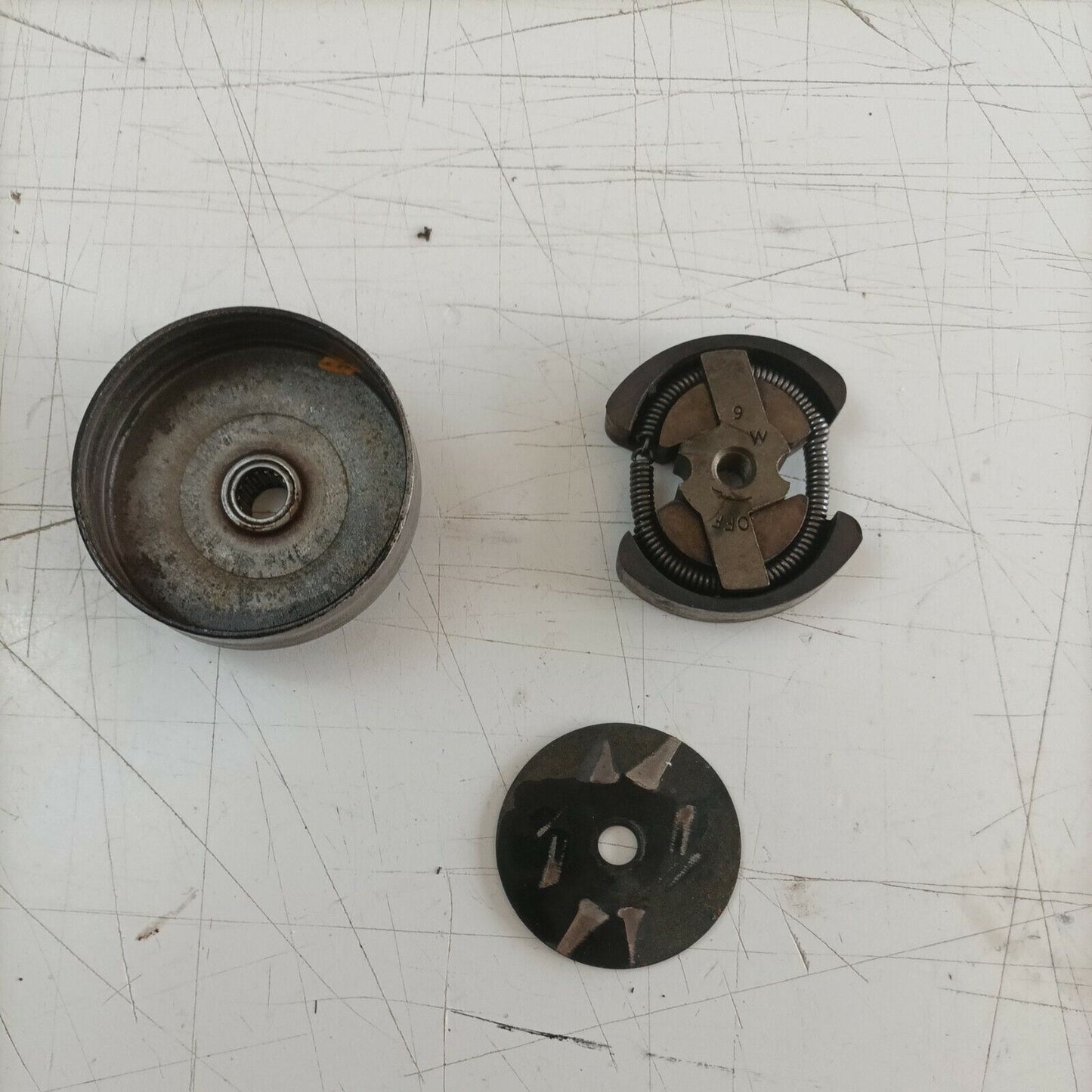 FRIZIONE E CAMPANA PER MOTOSEGA PARTNER FORMULA 60 420 POULAN ricambi usati