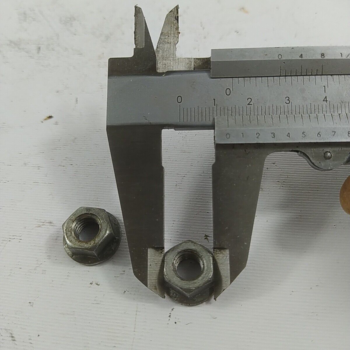 ricambio DADI DADO BARRA BULLONE CATENA per motosega CASTOR C 70 usati