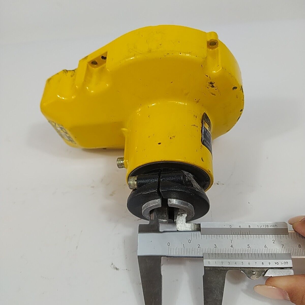 Ricambio SUPPORTO CAMPANA FRIZIONE usato DECESPUGLIATORE MCCULLOCH GT 50