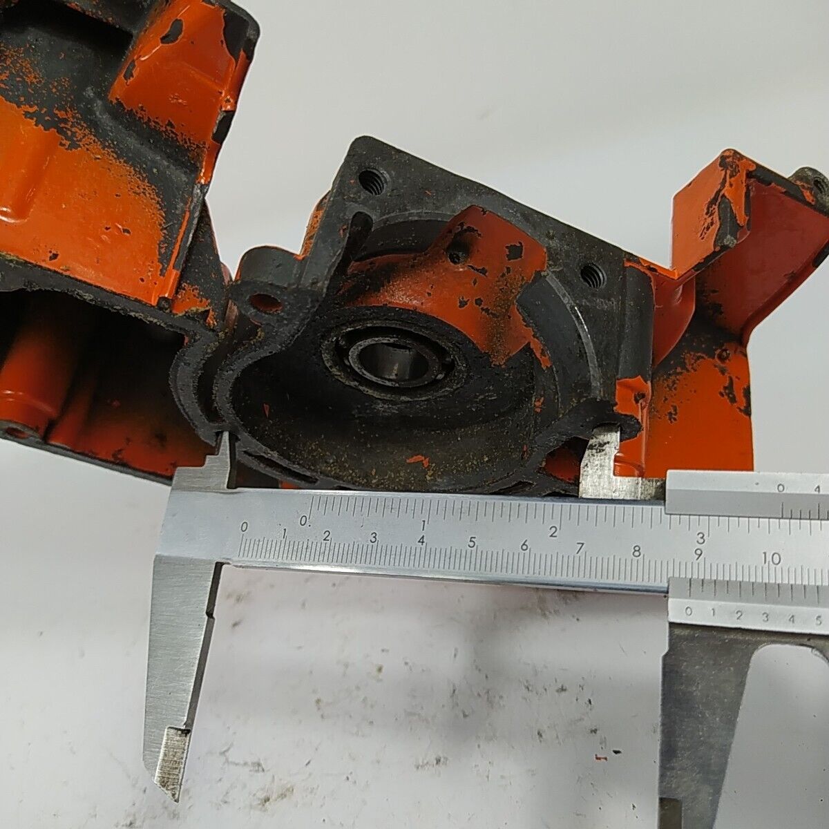carter motore BASAMENTO CILINDRO PER MOTOSEGA OLEOMAC 254 ANTIBIBRANTE usato