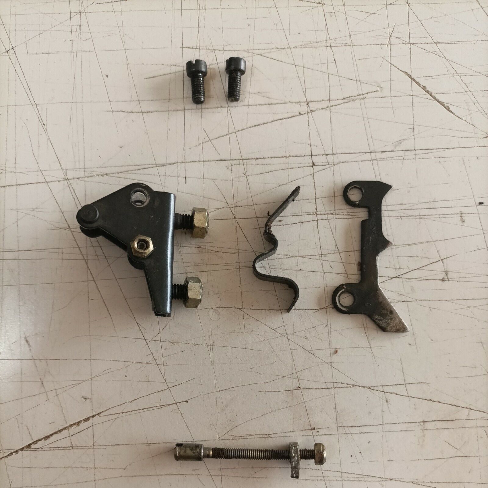 MANIGLIA BLOCCO FRIZIONE E REGISTRO ORIGINALE PER MOTOSEGA CASTOR 330 ANTIVIB