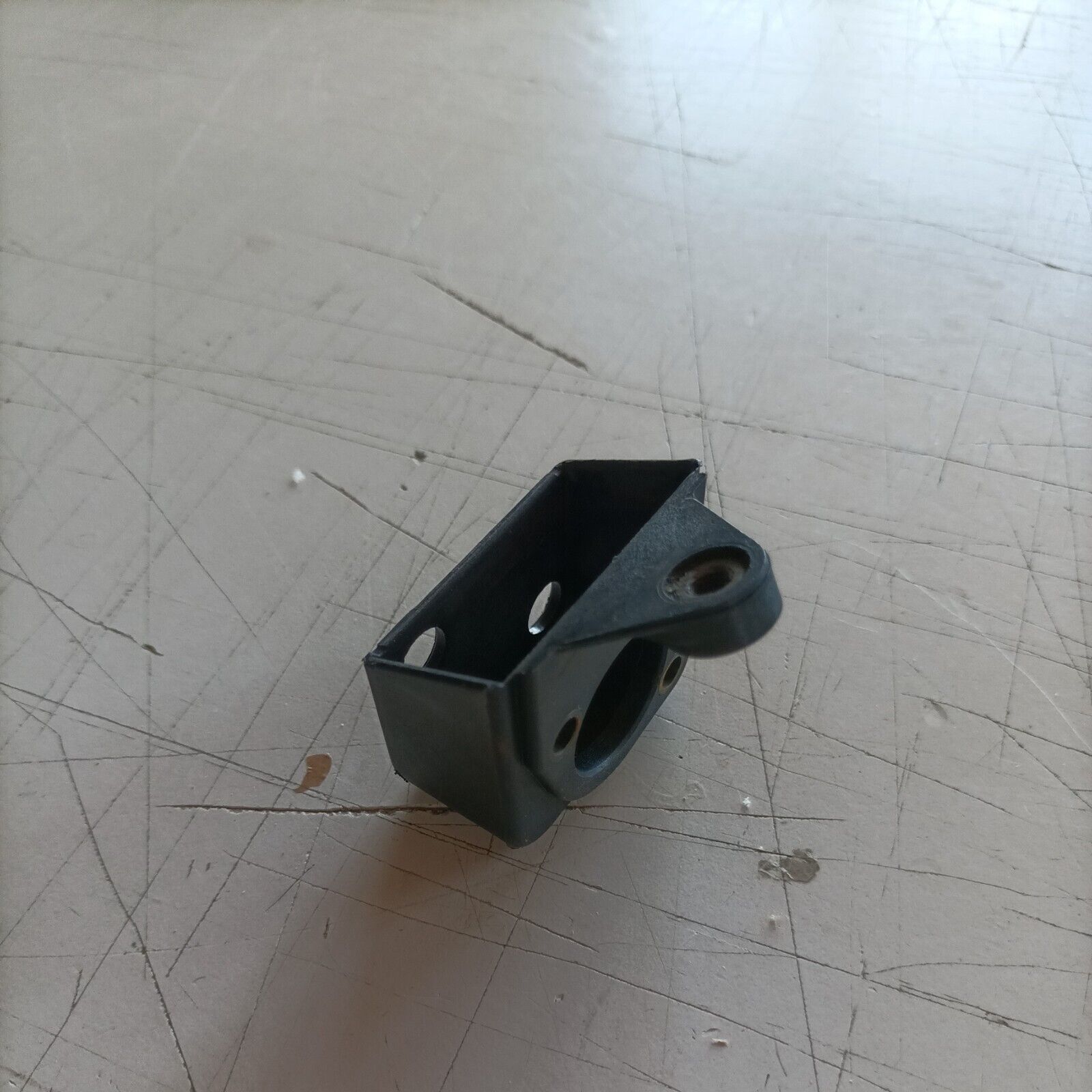 MOTOSEGA OLEO MAC 350 A SUPER supporto FILTRO ARIA E CARBURATORE ricambi usati