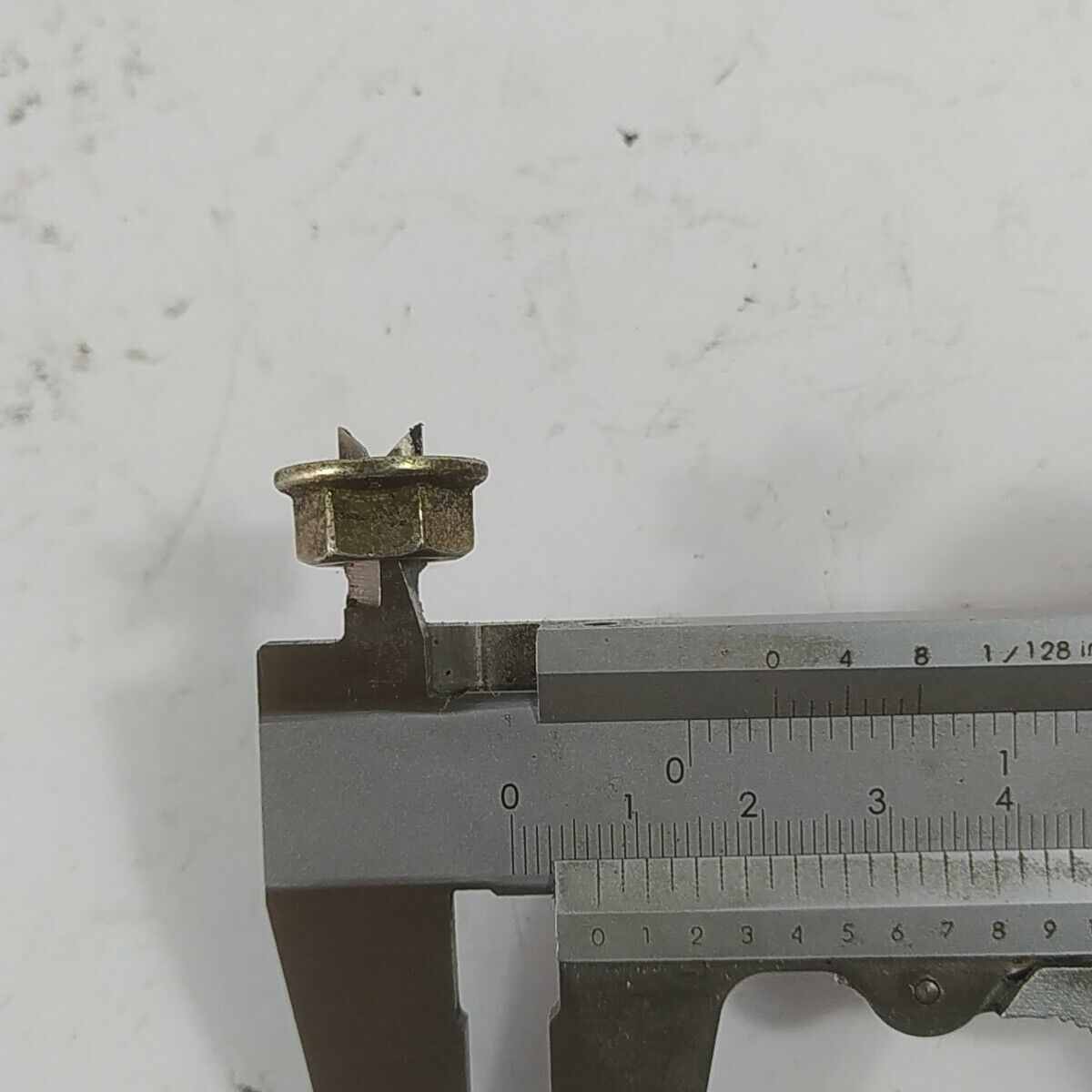 Ricambio DECESPUGLIATORE ALPINA STAR 41 DADO VOLANO albero motore usato