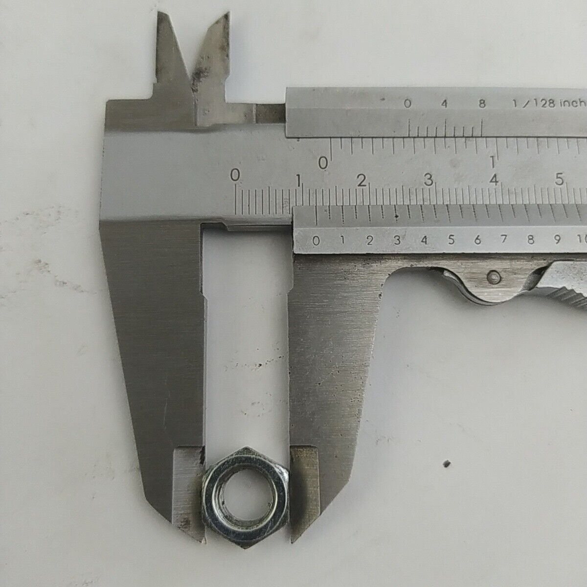 Ricambio DADO albero lato avviamento usato per decespugliatore KAWASAKI TD 40