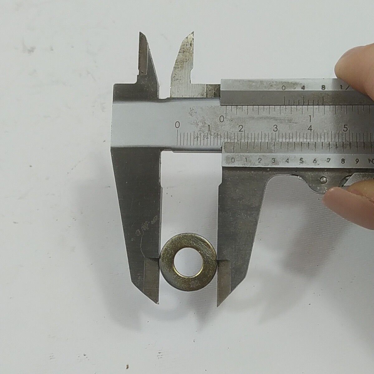 Ricambio per motosega CASTOR ALPINA 450 DADO BULLONE VOLANO DI AVVIAMENTO Usato