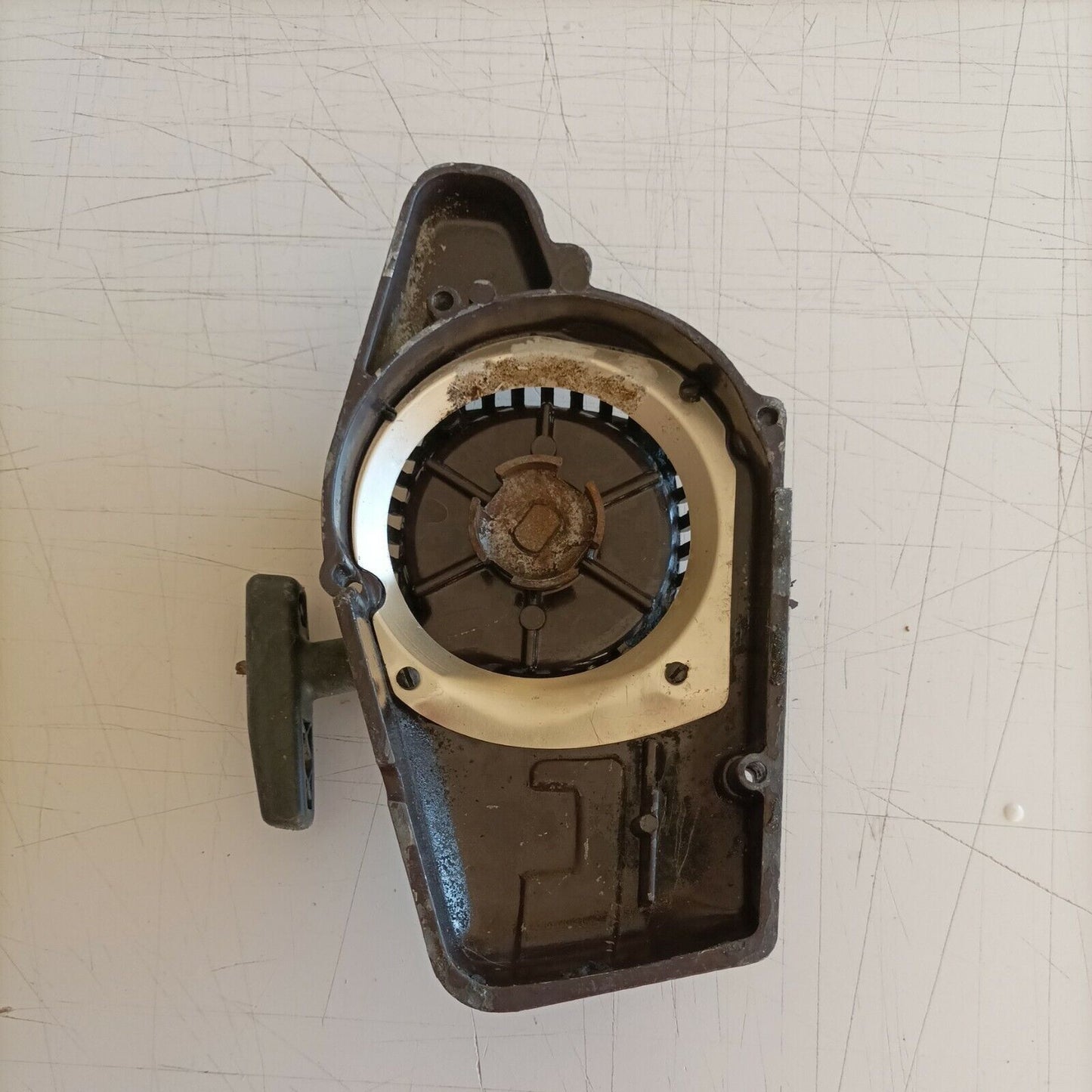 COPERCHIO AVVIAMENTO TRASCINATORE COMPLETO PER MOTOSEGA CASTOR ALPINA 55  65