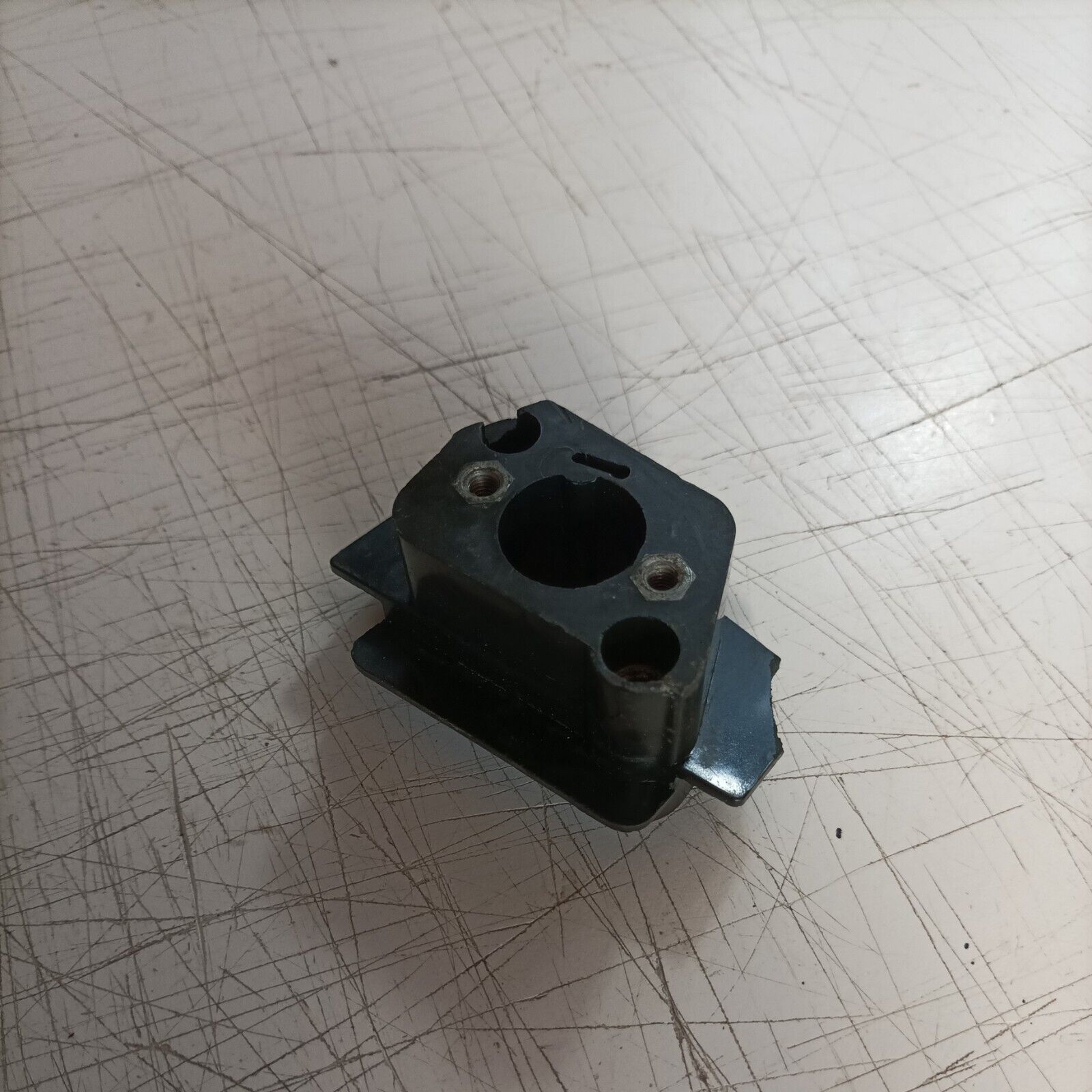 COLLETTORE raccordo CARBURATORE PER MOTOSEGA DOLMAR SACHS 153 ricambi usati