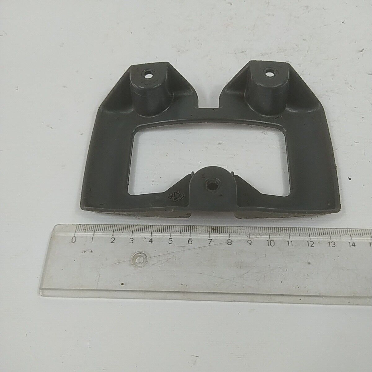 Ricambio per decespugliatore EFCO 8250 STAFFA SERBATOIO CARBURANTE BENZINA usato