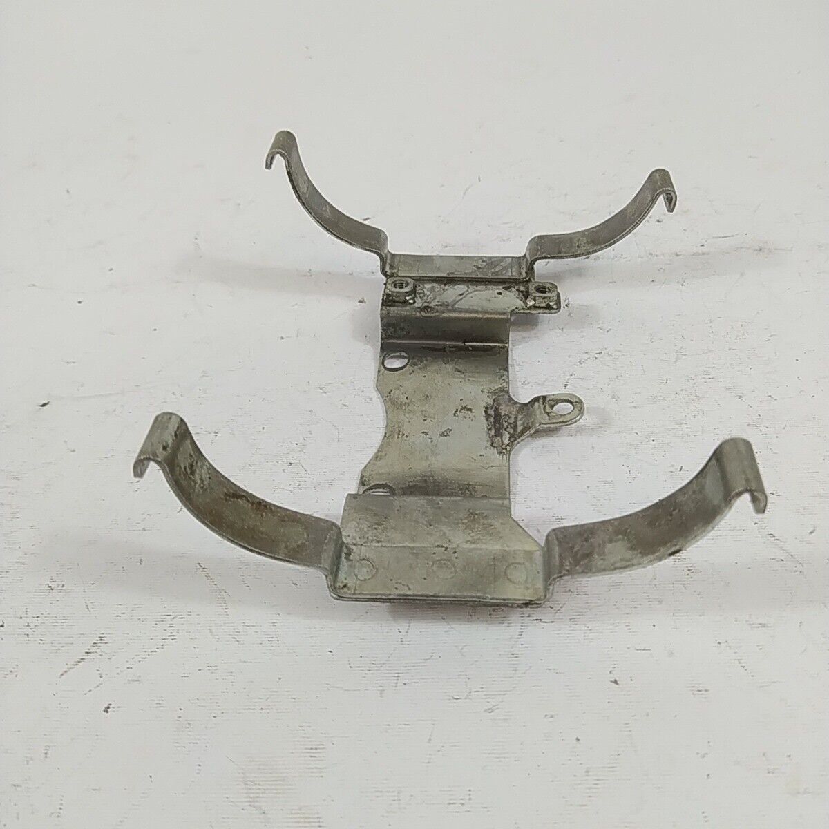 Ricambio DECESPUGLIATORE kawasaki kt 17 STAFFA SERBATOIO CARBURANTE mix usato