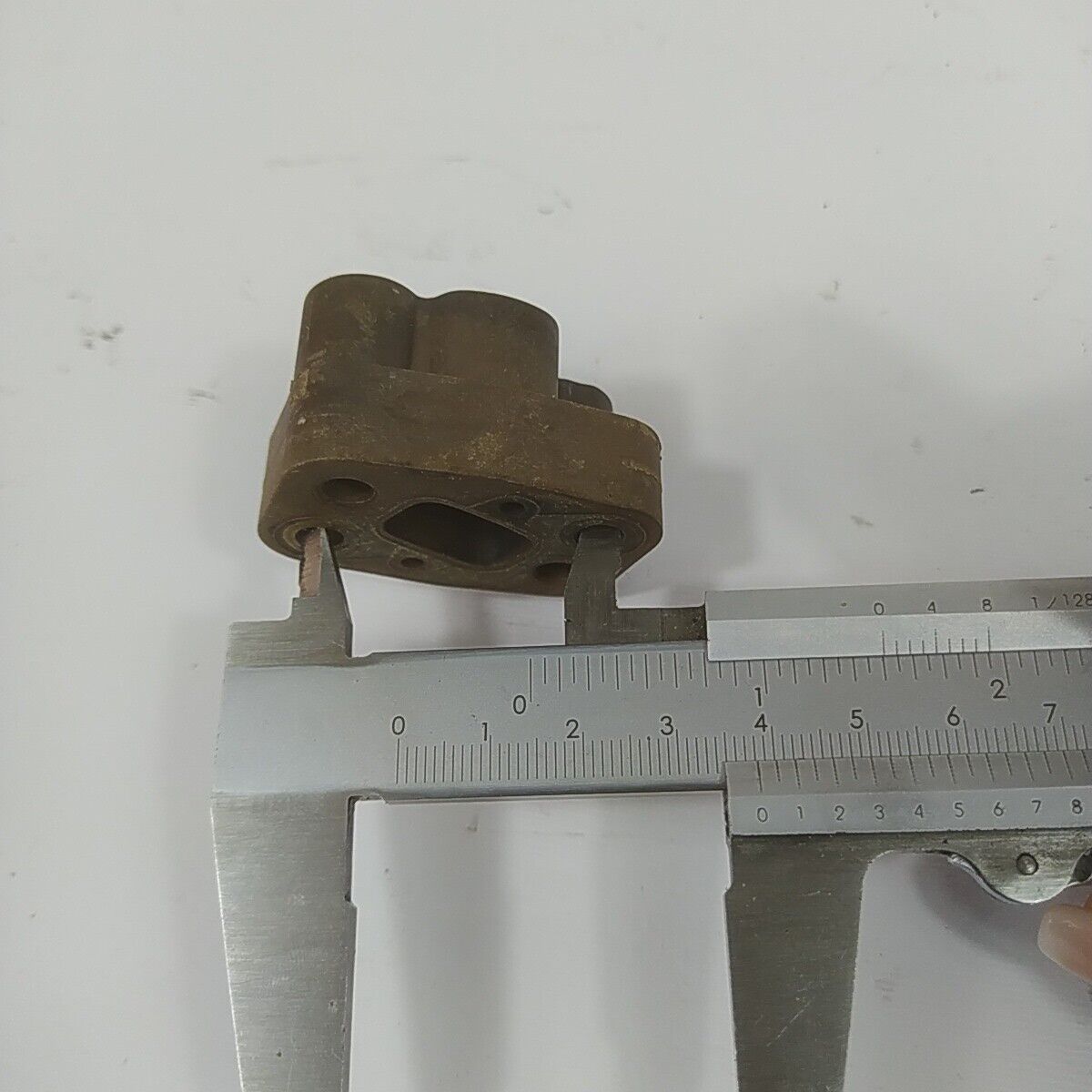 Ricambio per decespugliatore EFCO 8250 FLANGIA COLLETTORE CARBURATORE usato