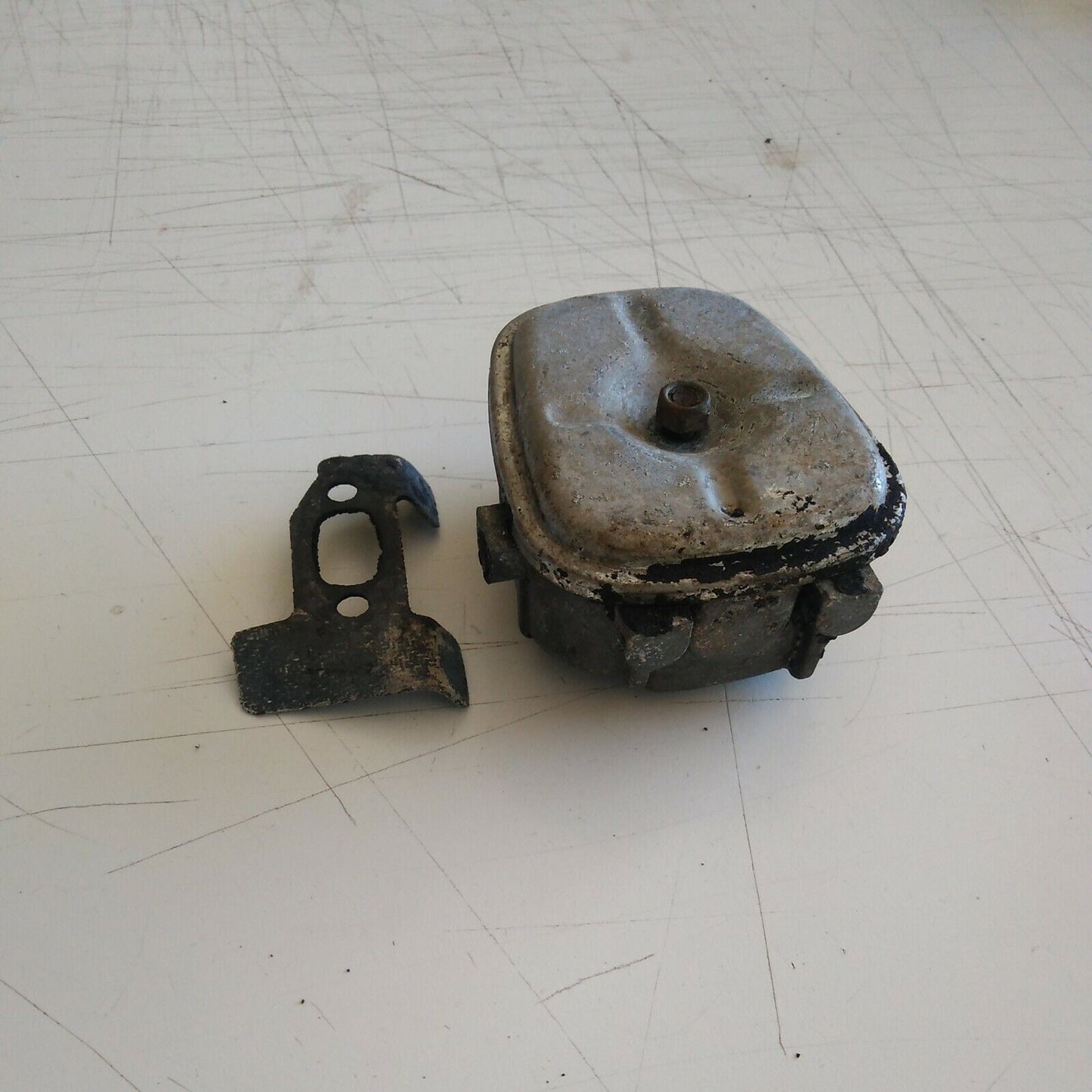 CASTOR TURBO 20  DECESPUGLIATORE MARMITTA TERMINALE SCARICO Ricambio usato