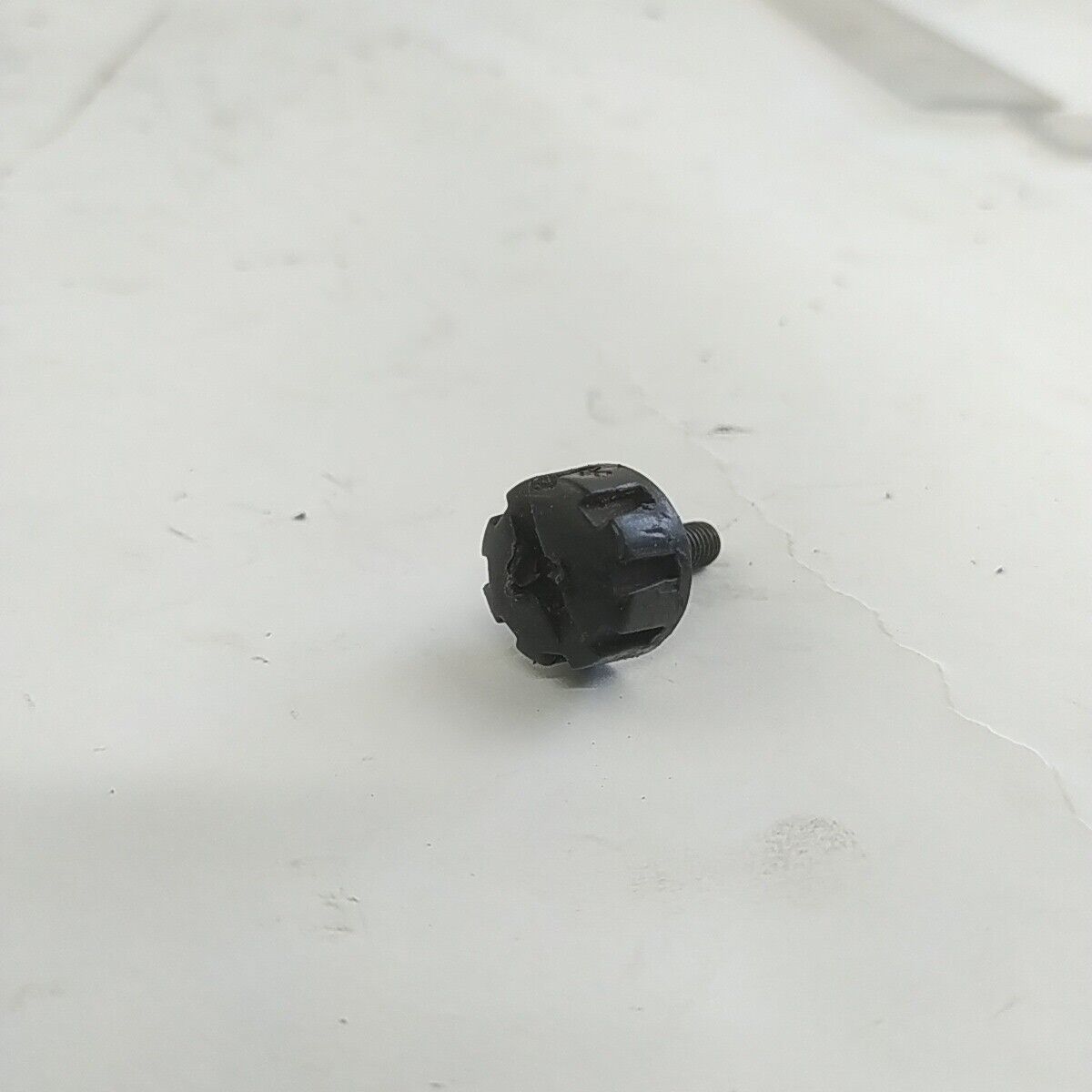 Ricambio VITE PERNO COPERCHIO MOTORE usato per decespugliatore MARUYAMA EA 320