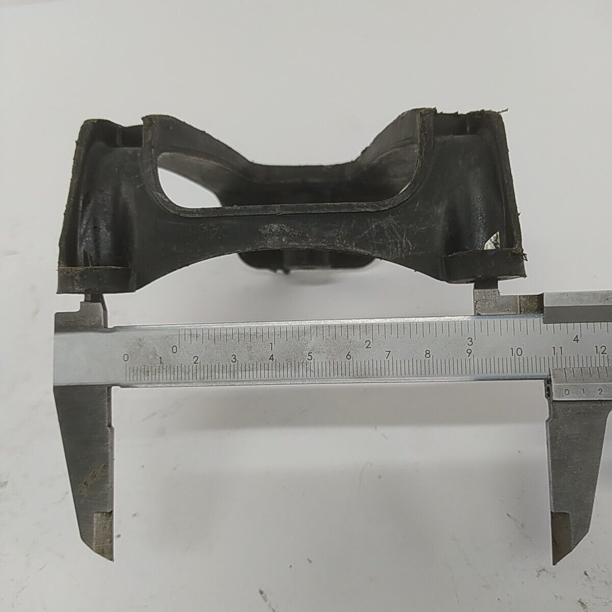 Ricambio usato STAFFA protezione SERBATOIO per decespugliatore KAWASAKI TG 33