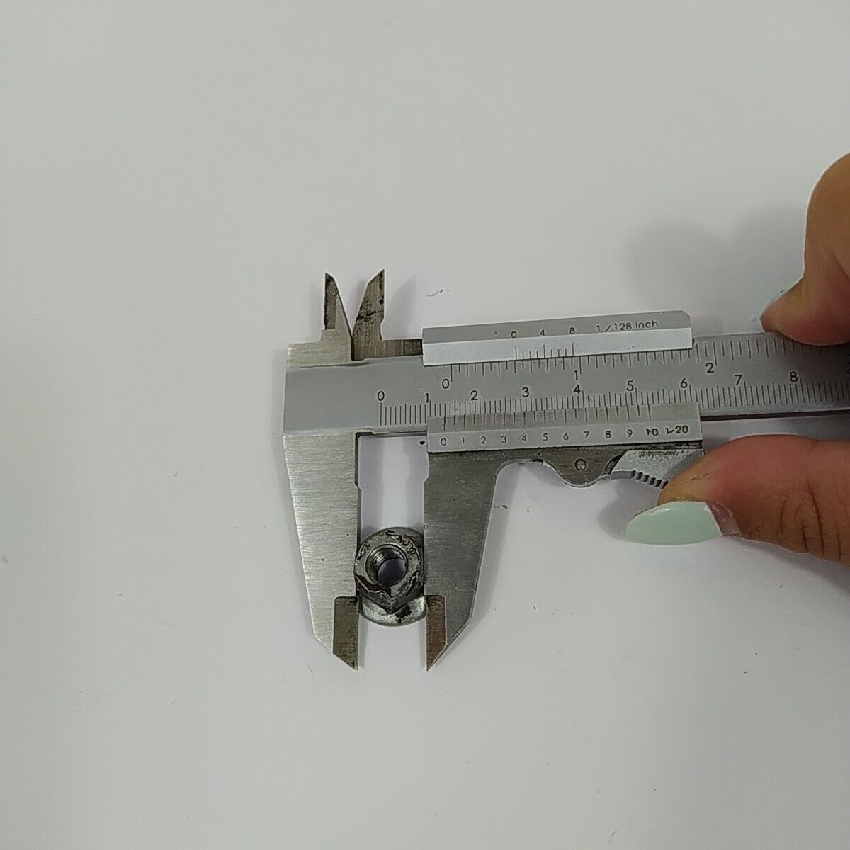 Ricambio usato DADO DADI BARRA CATENA  lama catena per motosega DOLMAR 116 si