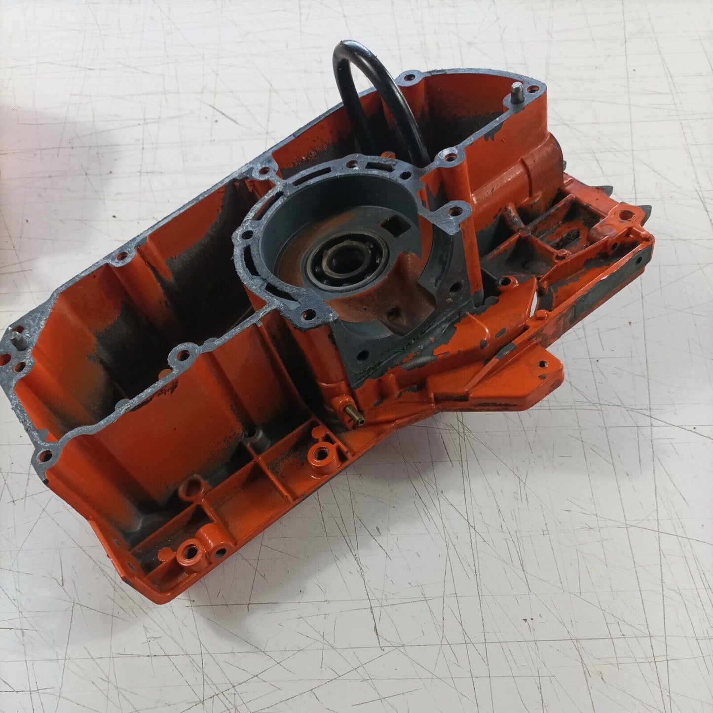 MOTOSEGA OLEOMAC OM 251 CARTER basamento CON SERBATOIO CARBURANTE ricambi usati