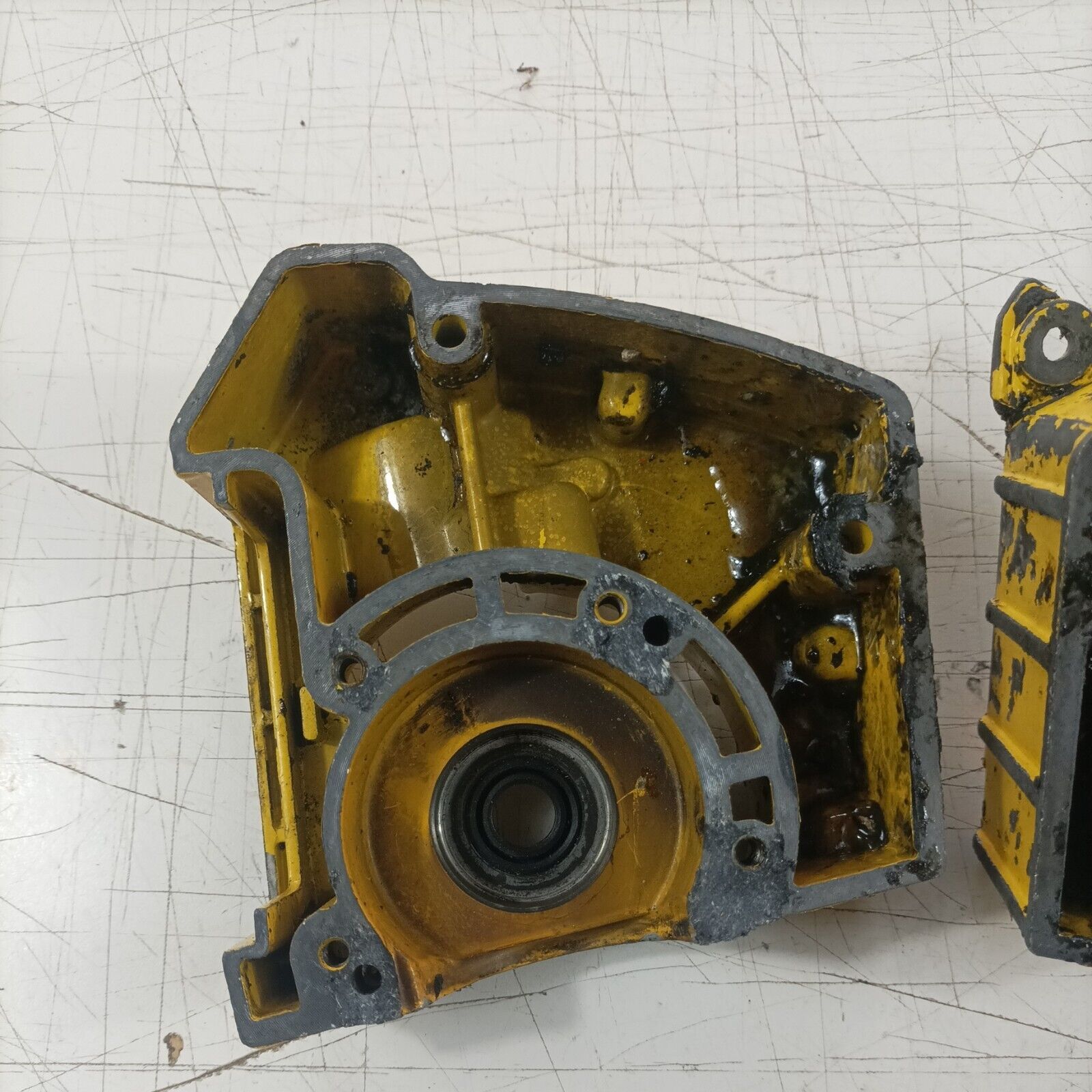 ricambi usati CARTER BASAMENTO CILINDRO PER MOTOSEGA ALPINA PROF castor  45