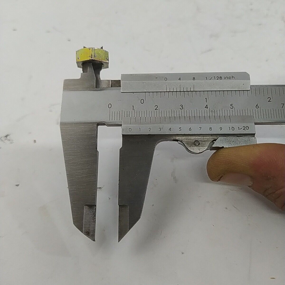 Ricambi DADO ALBERO MOTORE FRIZIONE usati per decespugliatore Komatsu ZENOAH G4K