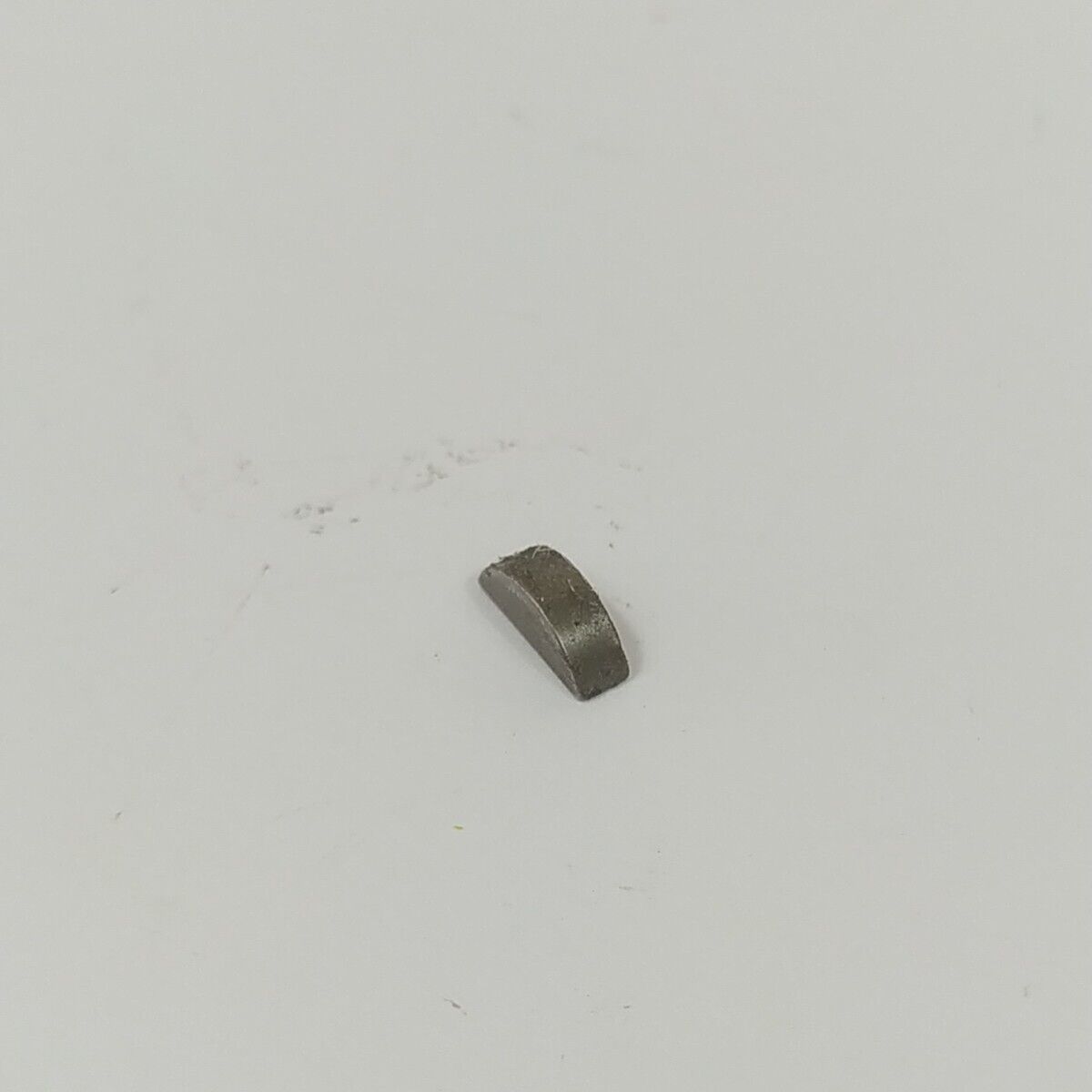 Ricambio per decespugliatore EFCO 8250 CHIAVETTA MEZZALUNA FERMO VOLANO usato