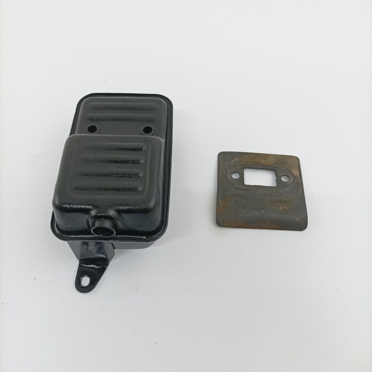 Ricambi MARMITTA TERMINALE DI SCARICO usati decespugliatore Komatsu ZENOAH G5K