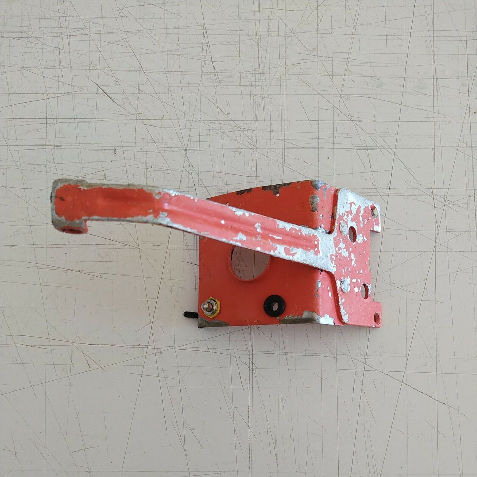 MANIGLIA INFERIORE IMPUGNATURA MANICO PER MOTOSEGA ALPINA 70 CASTOR 70