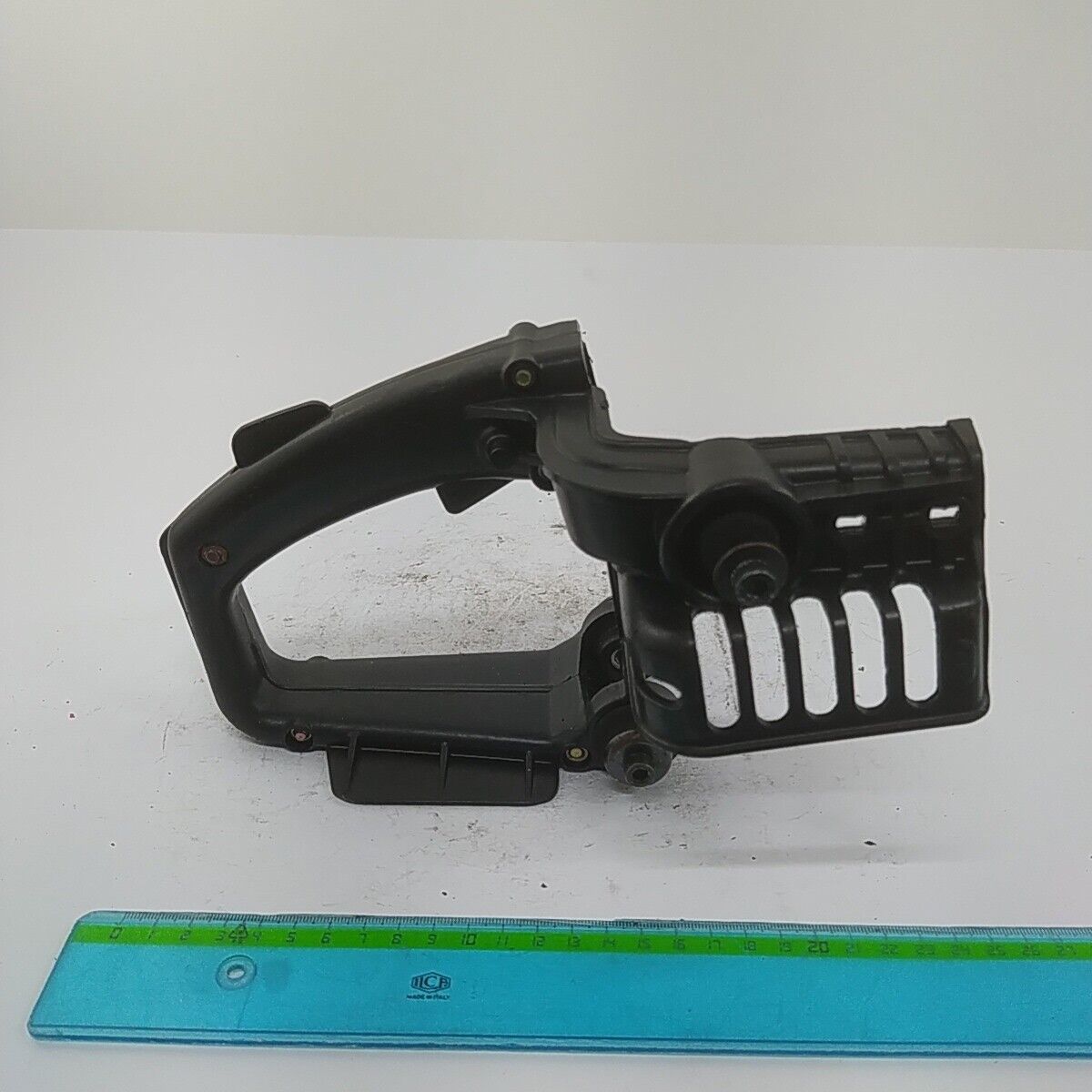 Ricambi IMPUGNATURA MANIGLIA manico COMANDI usati per motosega ALPINA  prof 70 s