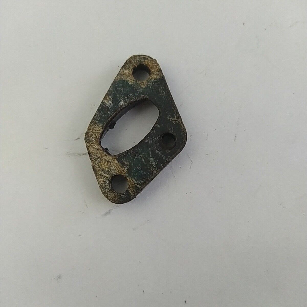 Ricambio FLANGIA RACCORDO CARBURATORE usato per decespugliatore MARUYAMA EA 320