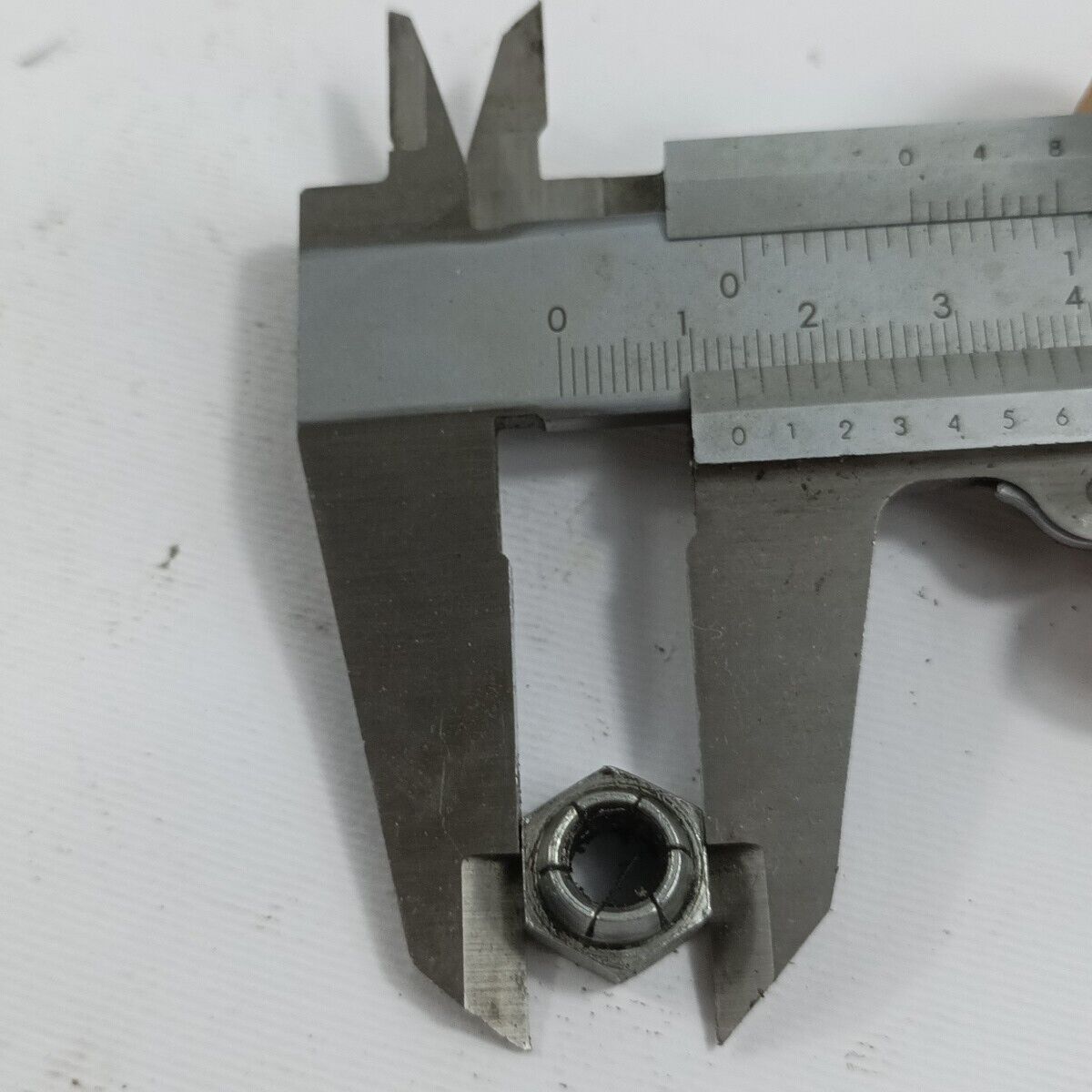 ricambi usati per MOTOSEGA ALPINA A 41 40 DADO BULLONE VOLANO Albero castor