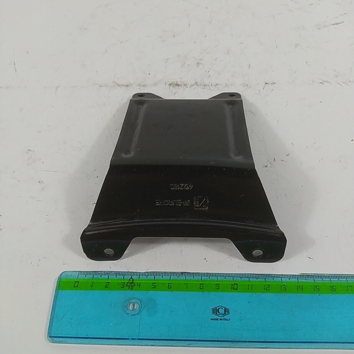 ricambio STAFFA SERBATOIO BENZINA Per motosega ALPINA PROF 70 usato cod. 4122180