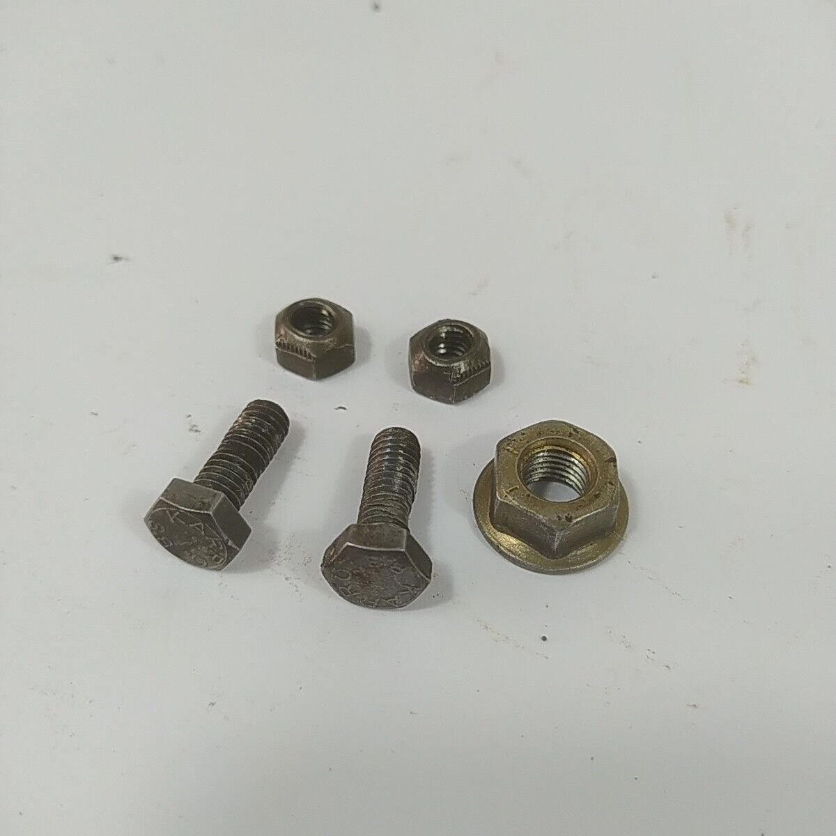 Ricambio per motosega STIHL 08 S VARIE VITI VITE BULLONE MOTORE ORIGINALE usato