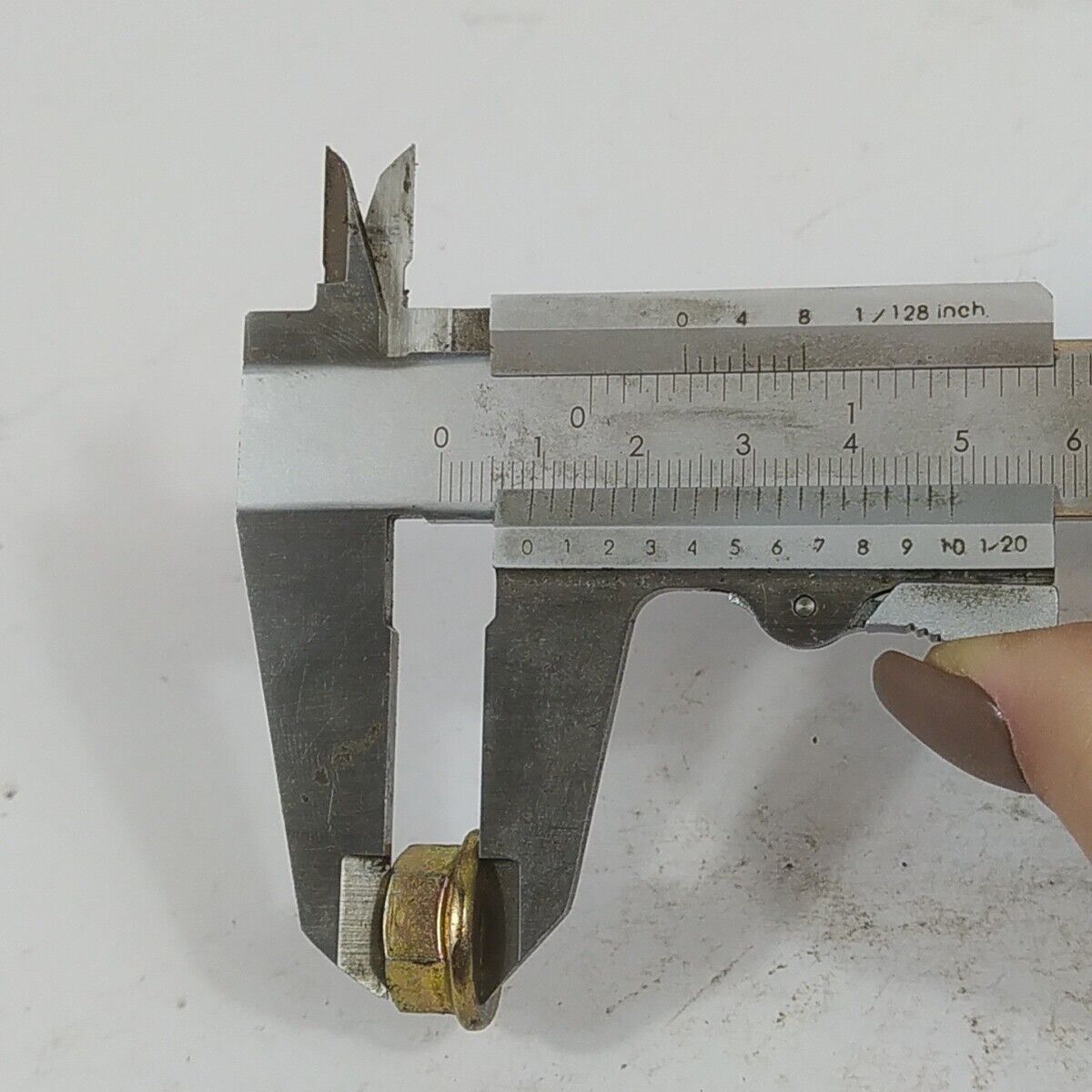 Ricambi DADO BULLONE VOLANO ALBERO usati decespugliatore Komatsu ZENOAH G5K