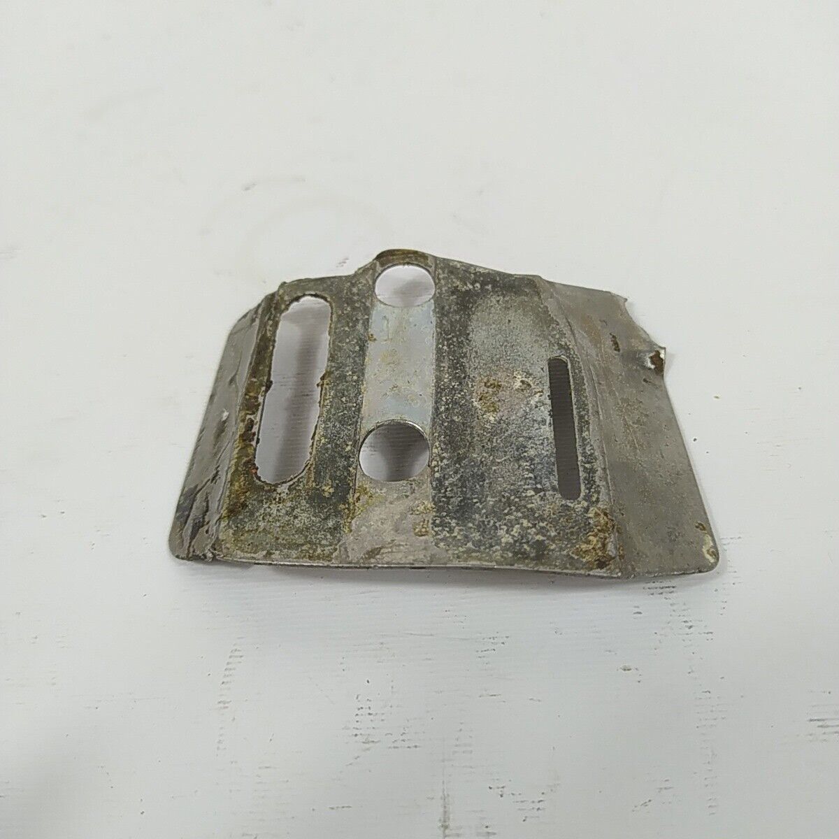 Ricambio per motosega OLEO-MAC 350 PIASTRINA REGISTRO E BARRA CATENA usato