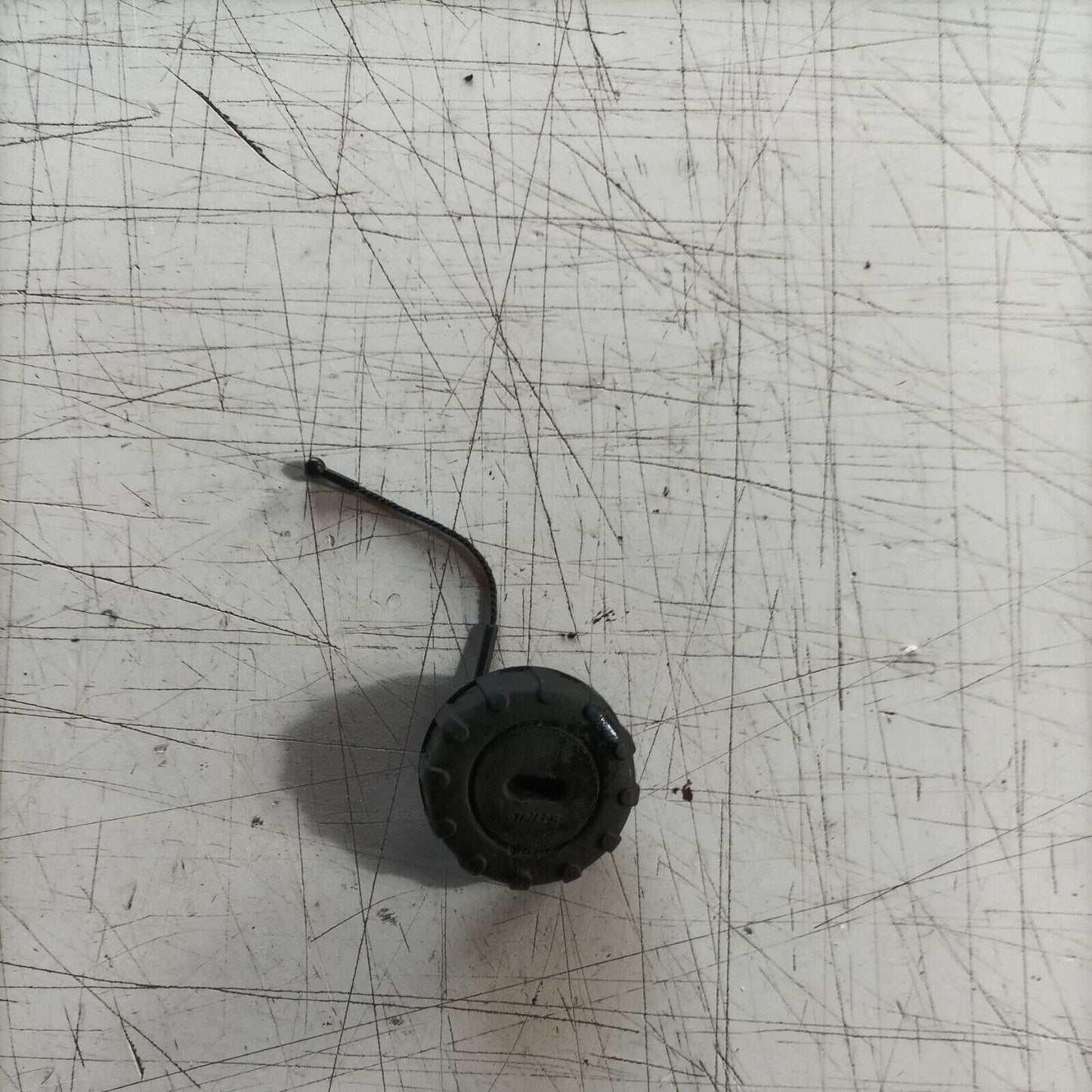 TAPPO serbatoio CARBURANTE PER MOTOSEGA STIHL 018 / MS 170 180 017 ricambi usati