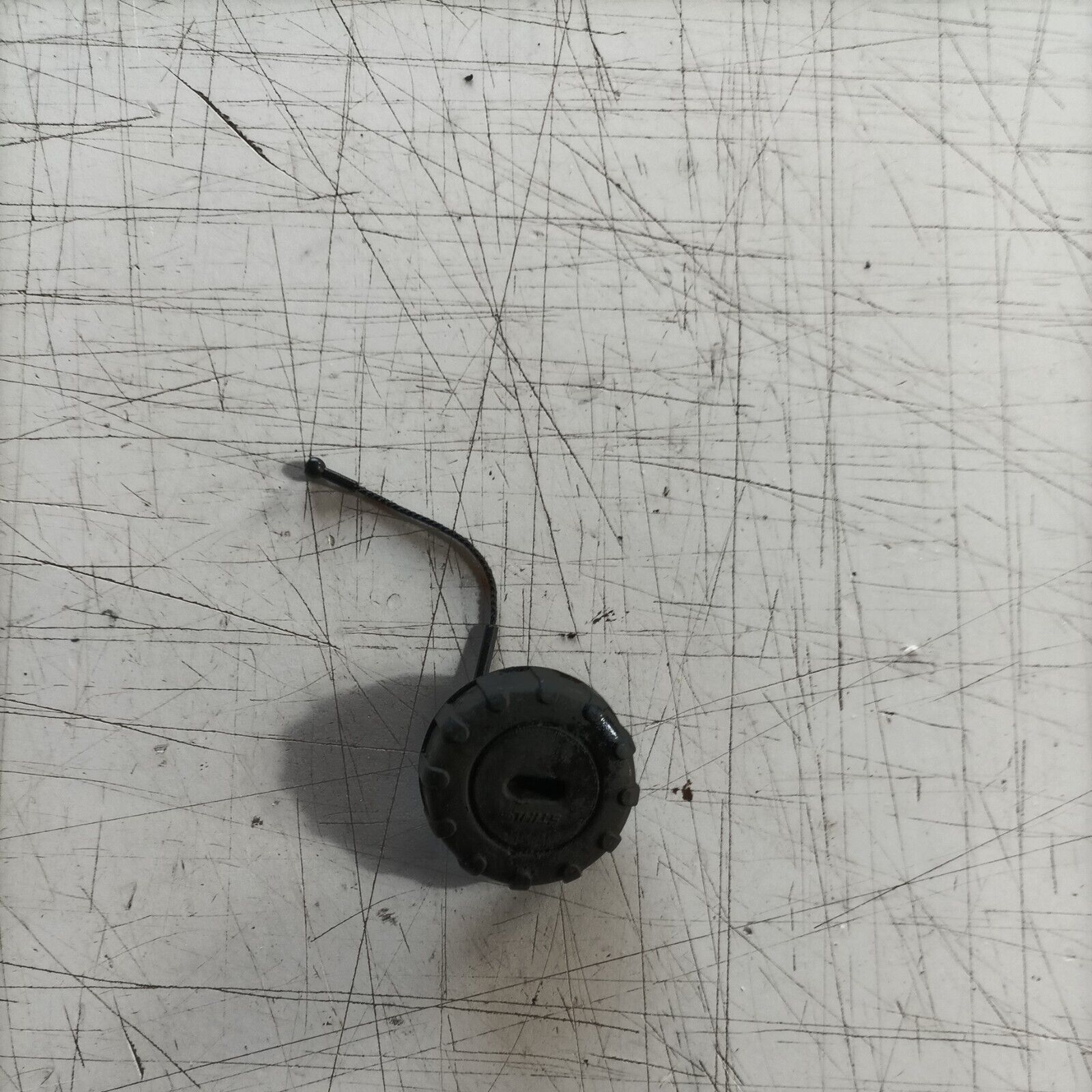 TAPPO serbatoio CARBURANTE PER MOTOSEGA STIHL 018 / MS 170 180 017 ricambi usati