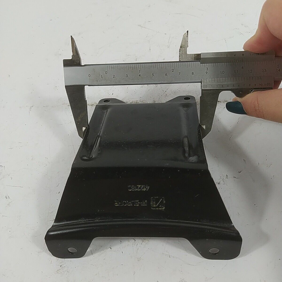 ricambio STAFFA SERBATOIO BENZINA Per motosega ALPINA PROF 70 usato cod. 4122180