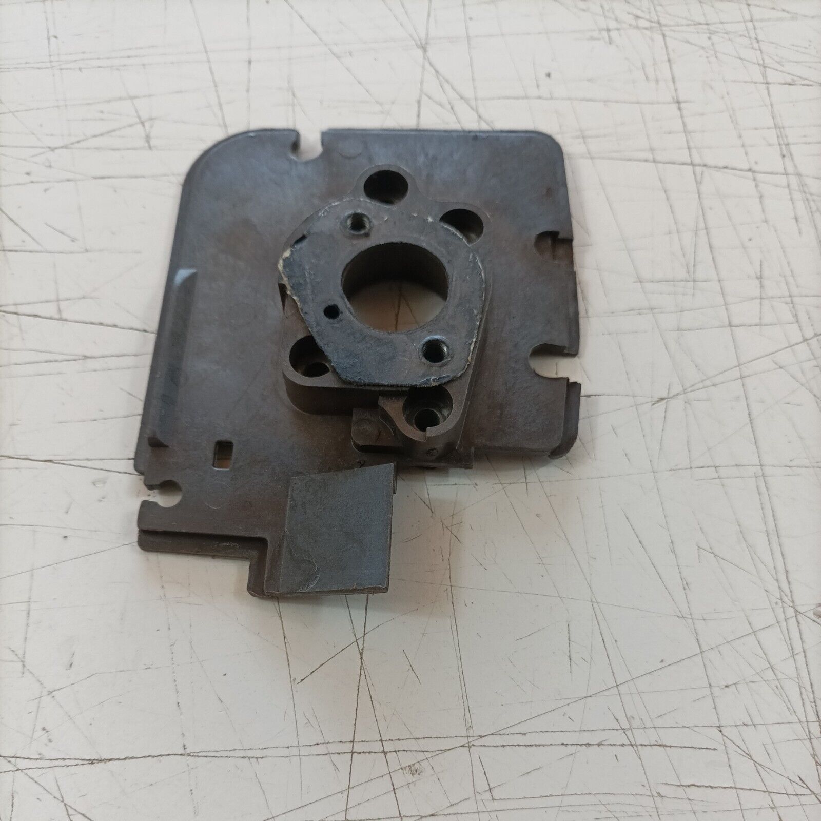 MOTOSEGA OLEOMAC OM 251 FLANGIA CARBURATORE COLLETTORE ASPIRAZIONE ricambi usati
