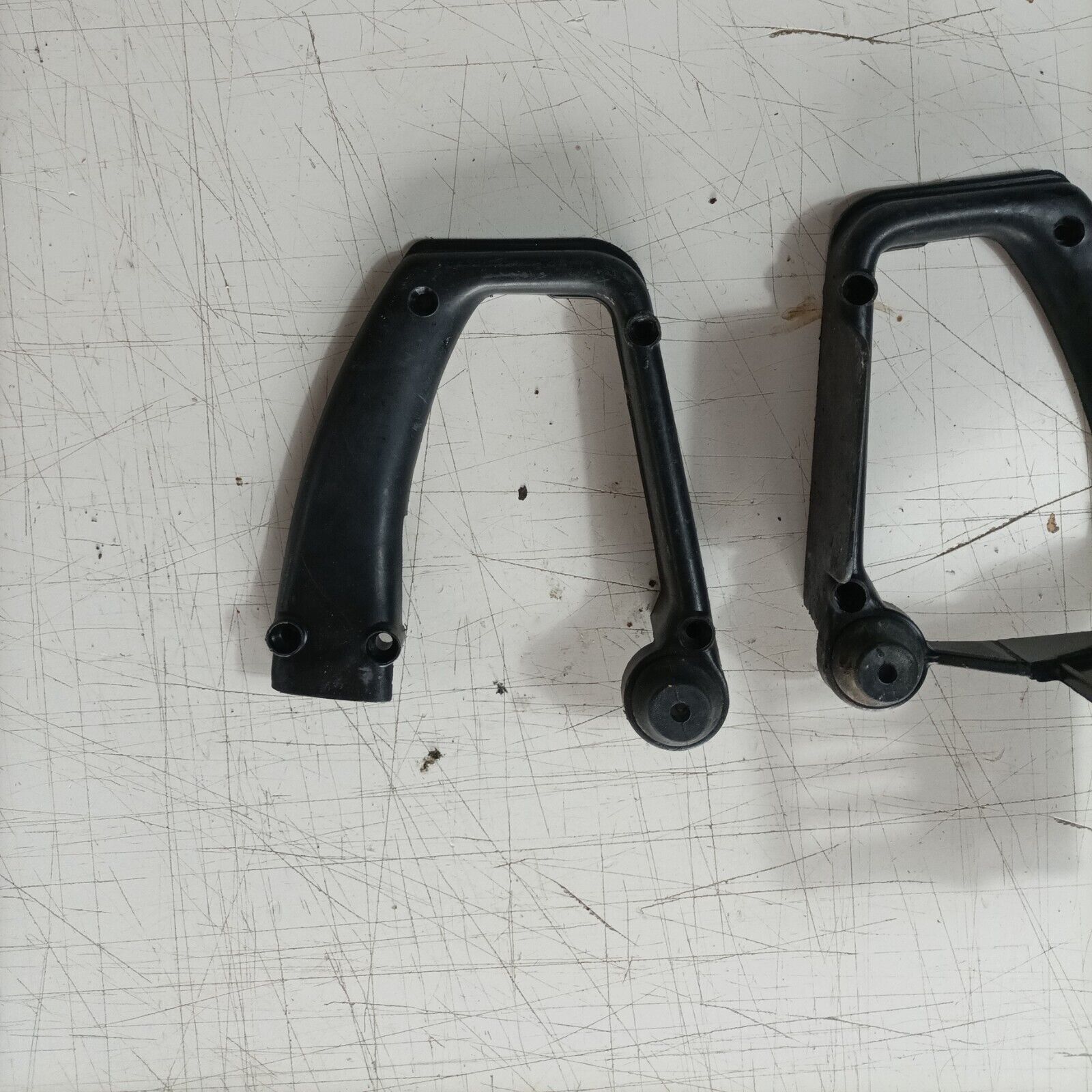 MANIGLIA IMPUGNATURA COMANDI INFERIORE PER MOTOSEGA CASTOR C70 ALPINA A70