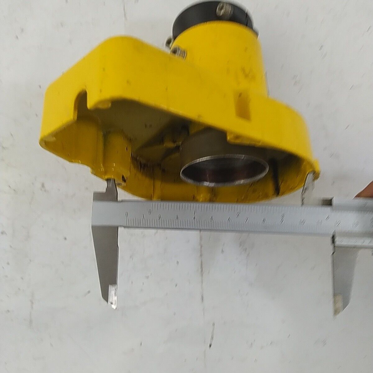 Ricambio SUPPORTO CAMPANA FRIZIONE usato DECESPUGLIATORE MCCULLOCH GT 50