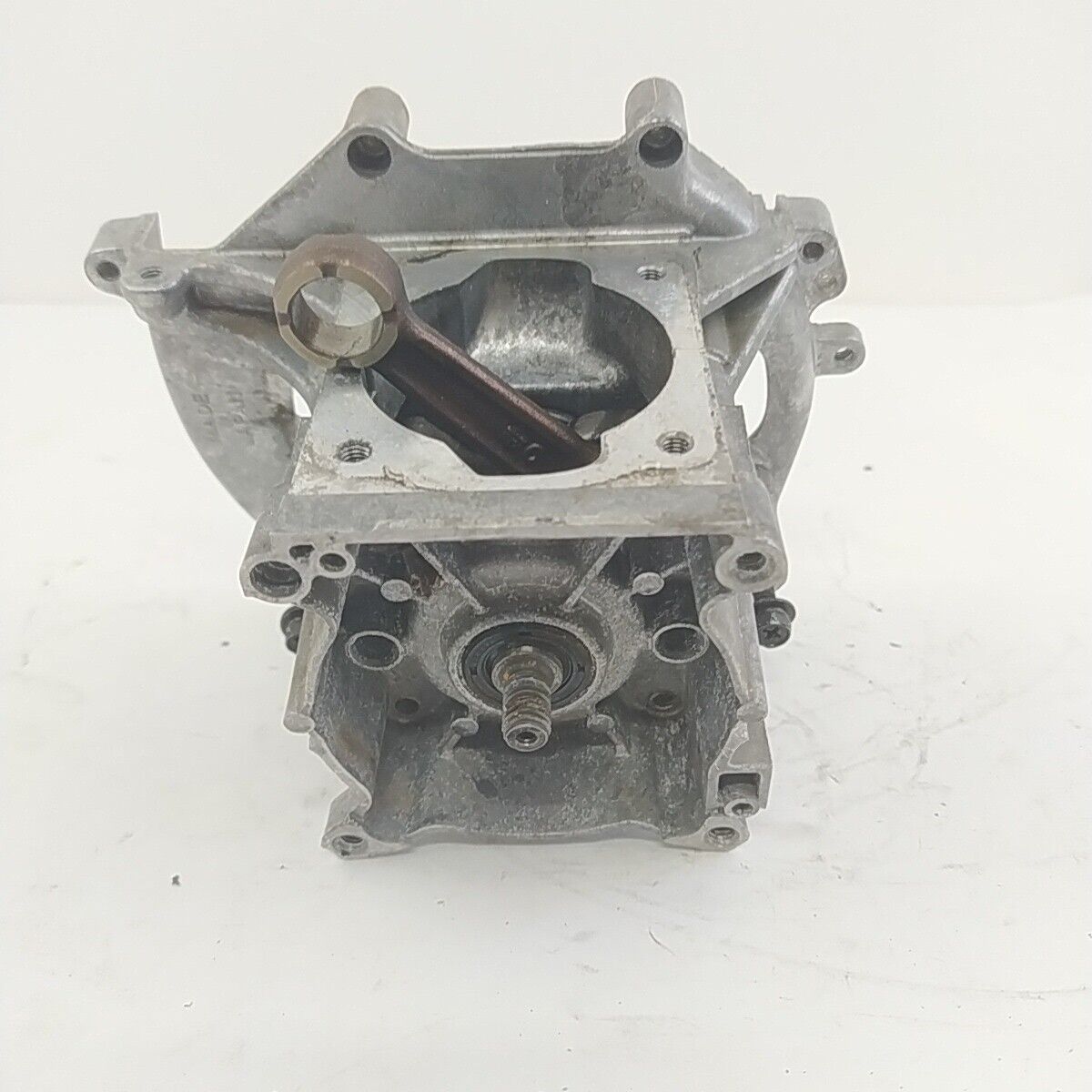 Ricambio BASAMENTO E ALBERO MOTORE usato per decespugliatore MITSUBISHI TL 52