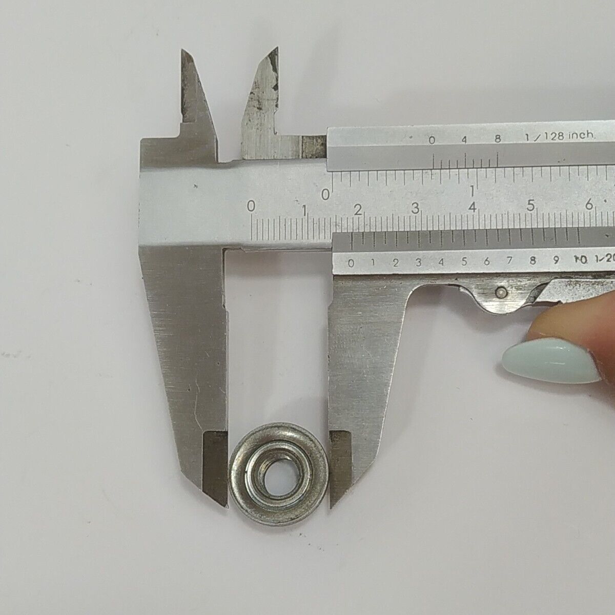 Ricambio per decespugliatore EFCO 8250 DADO ALBERO MOTORE LATO VOLANO usato