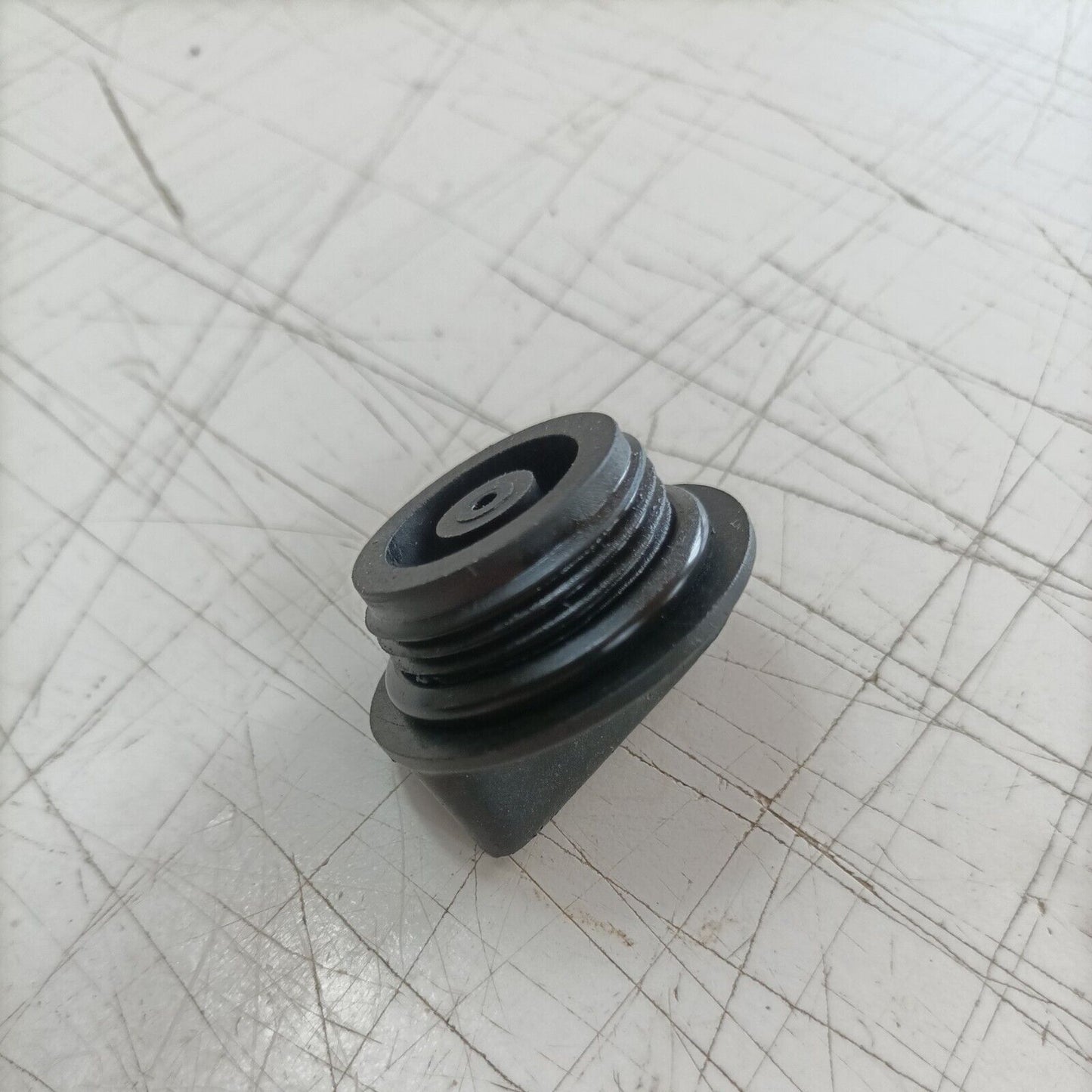 MOTOSEGA OLEOMAC OM 251 TAPPO SERBATOIO carburante MIX MISCELA ricambi usati
