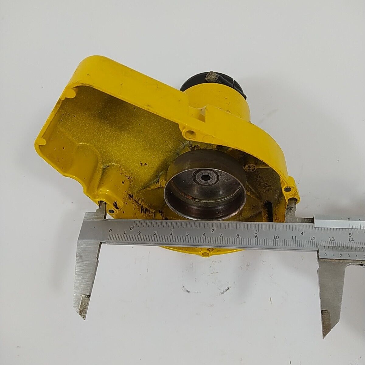 Ricambio SUPPORTO CAMPANA FRIZIONE usato DECESPUGLIATORE MCCULLOCH GT 50