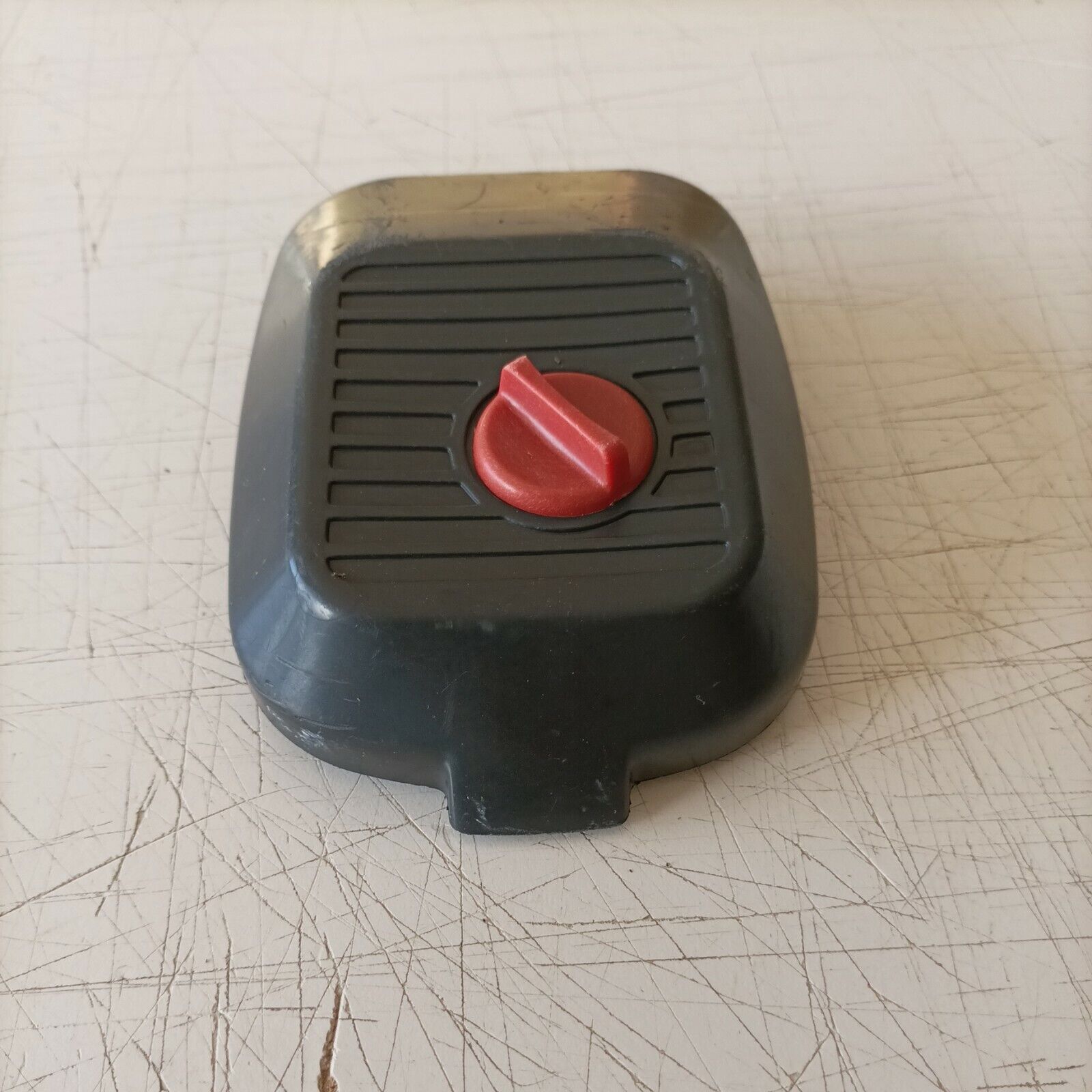 COPERCHIO FILTRO ARIA con vite PER MOTOSEGA SANDRIGARDEN MTD CS 36 ricambi usati
