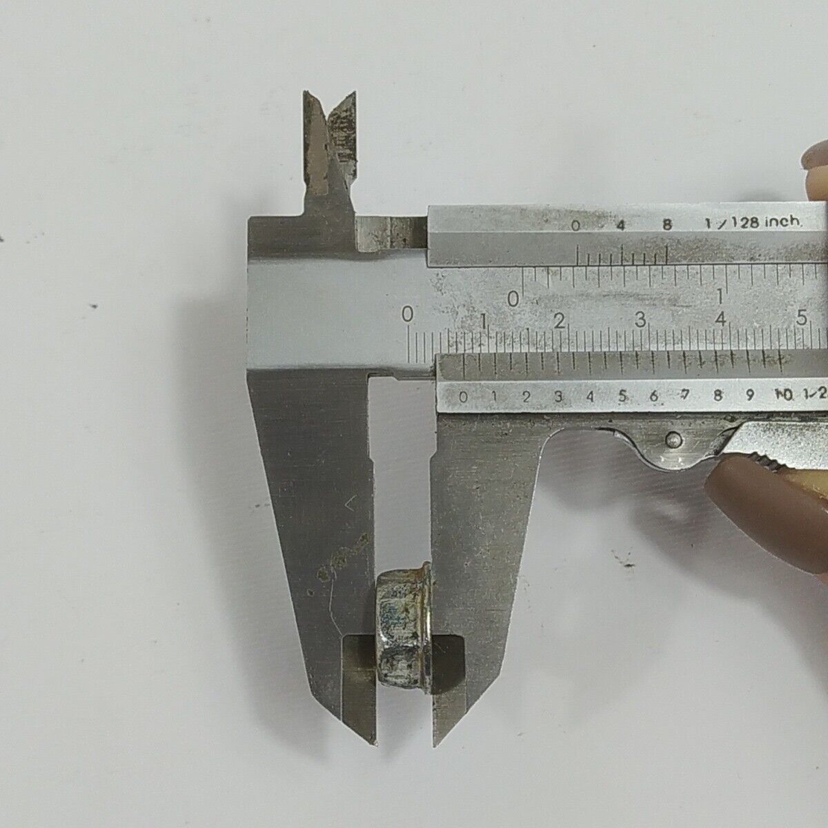 Ricambi usati per decespugliatore MCCULLOCH BP 38 AV DADO LATO VOLANO 