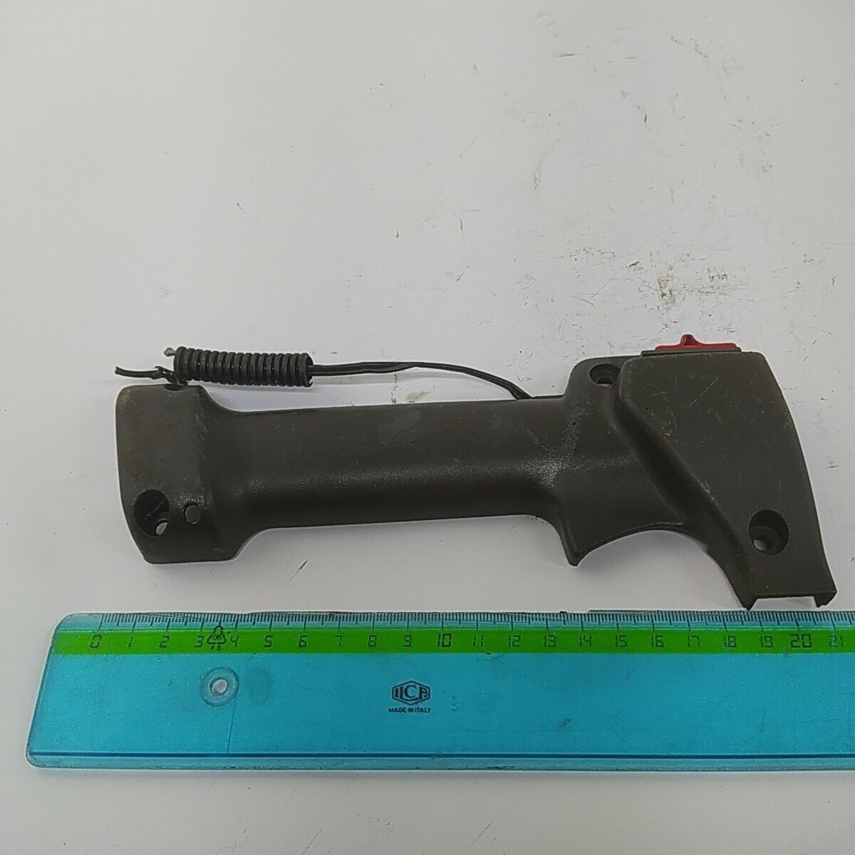 Ricambio usato MANIGLIA IMPUGNATURA decespugliatore Mcculloch ELITE 4000 3500