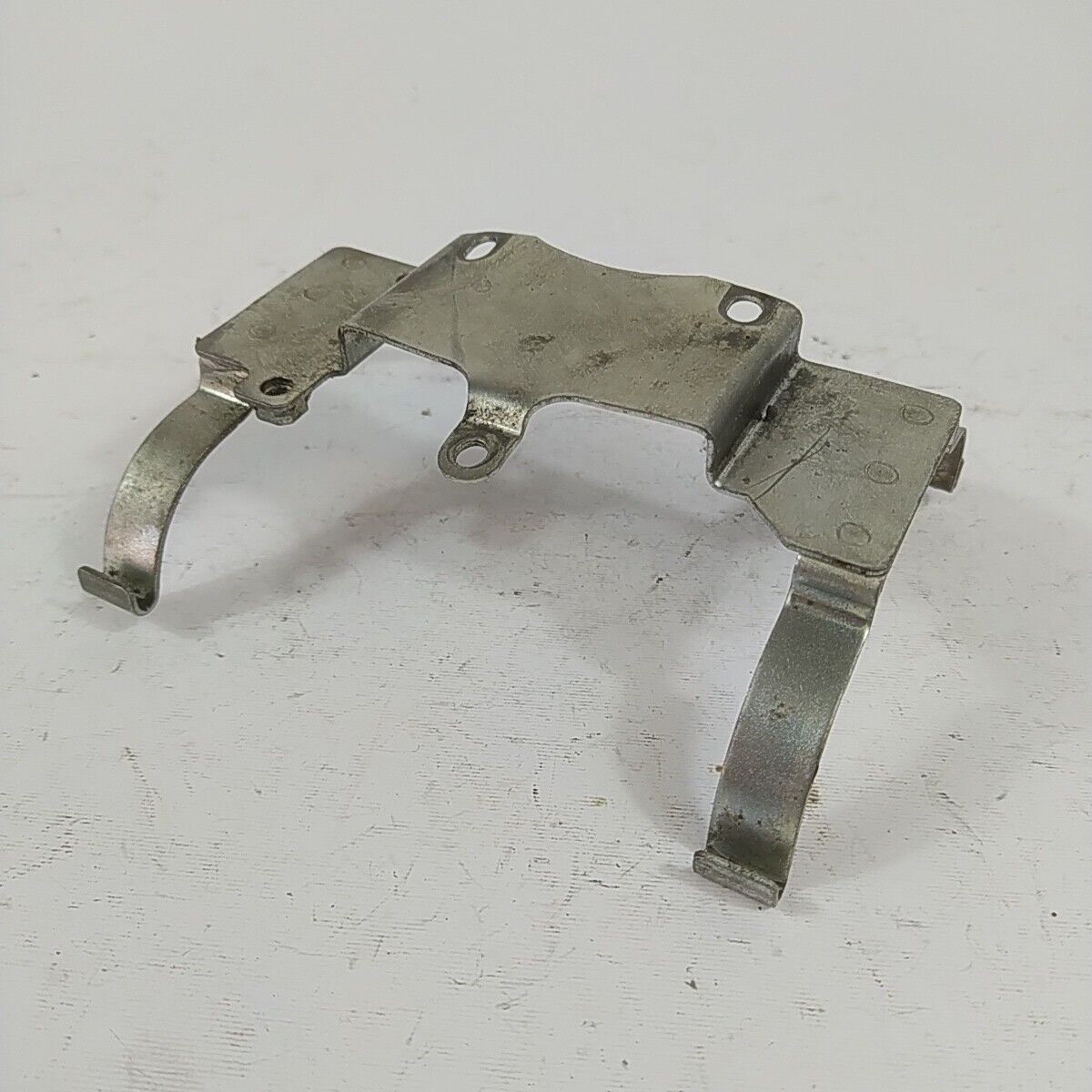 Ricambio DECESPUGLIATORE kawasaki kt 17 STAFFA SERBATOIO CARBURANTE mix usato